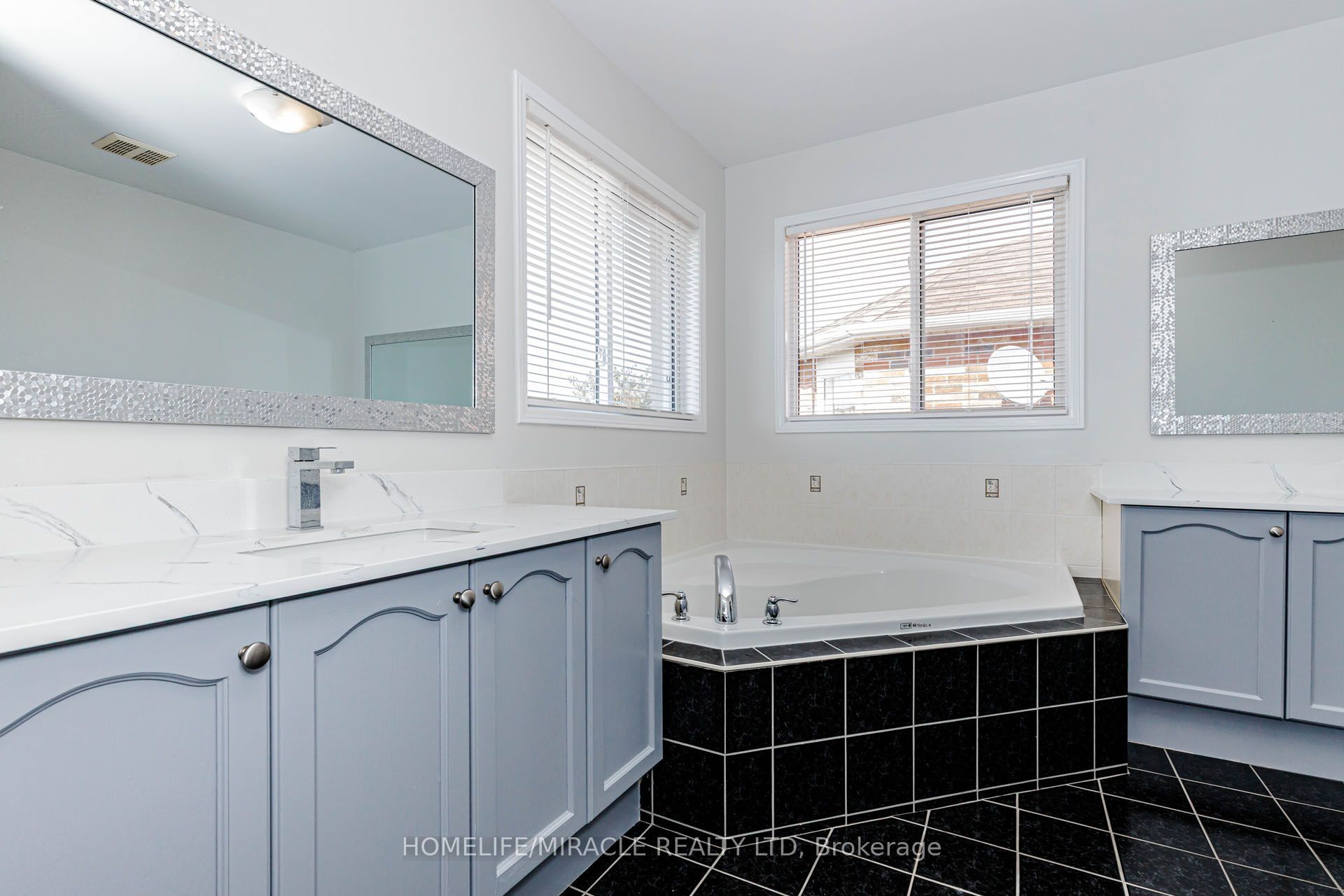 955 Bristol Road W Property Photo 31