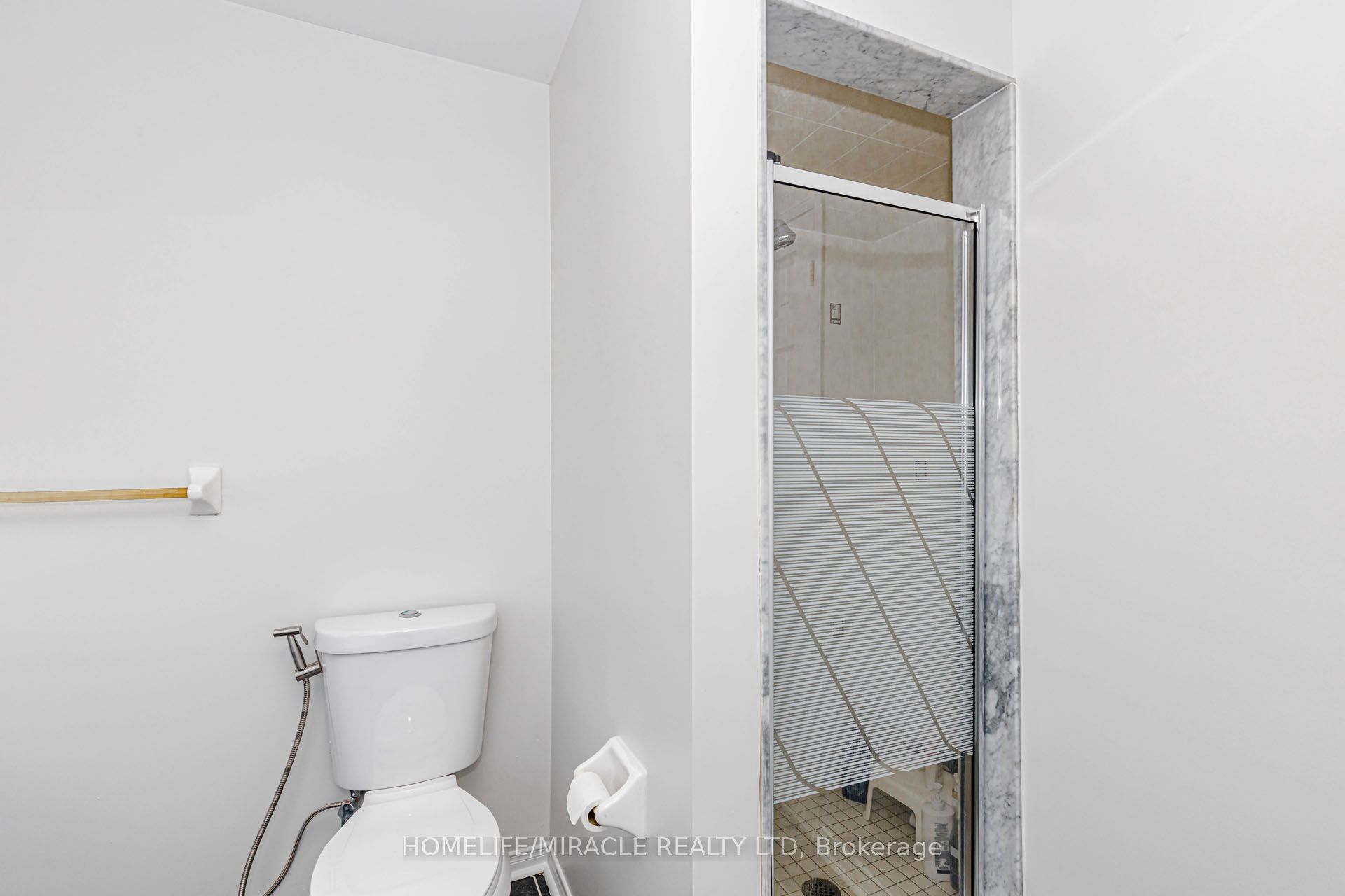 955 Bristol Road W Property Photo 33