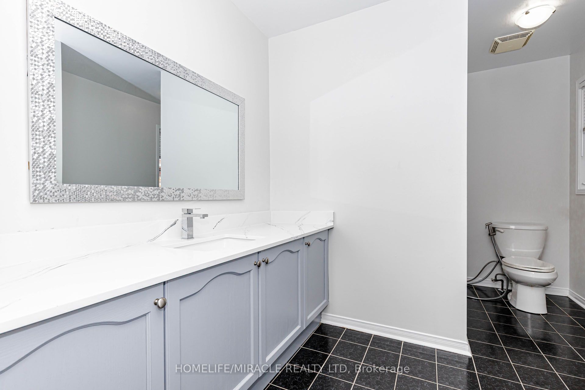 955 Bristol Road W Property Photo 35