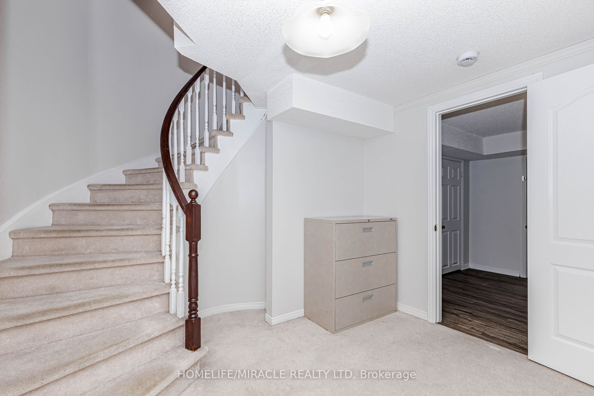955 Bristol Road W Property Photo 38