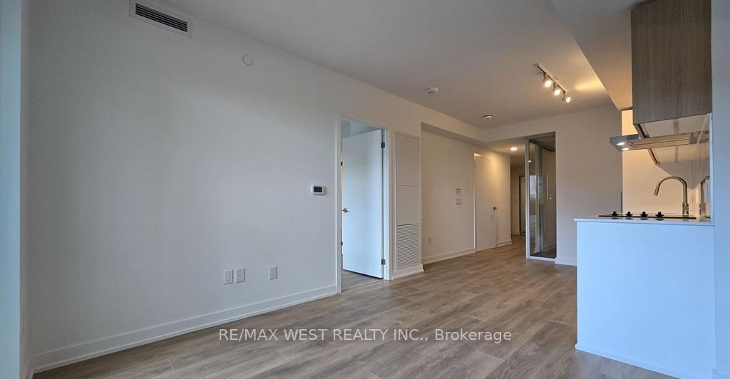 1100 Sheppard Avenue W 236 Property Photo 7