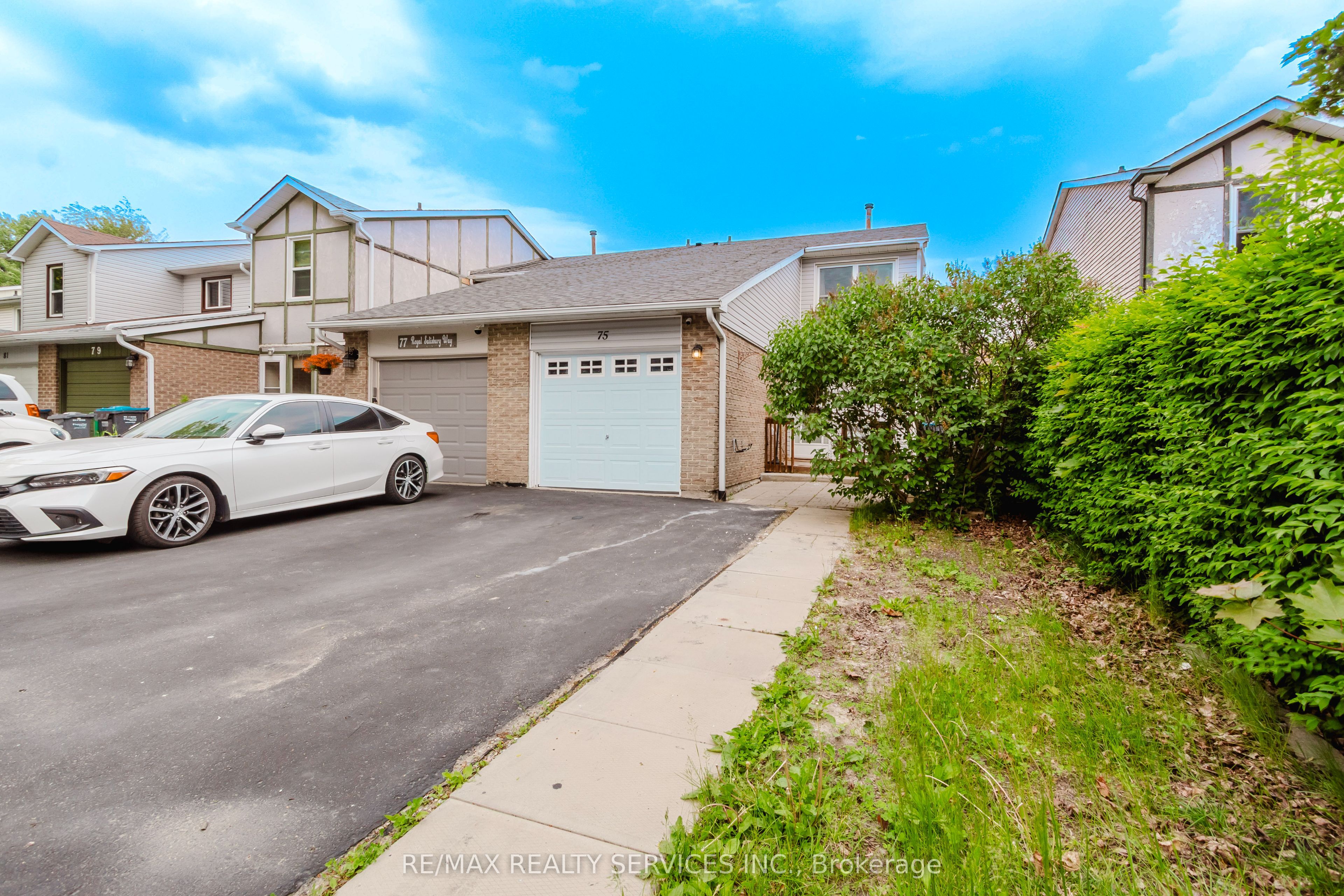 75 Royal Salisbury Way Property Photo 2