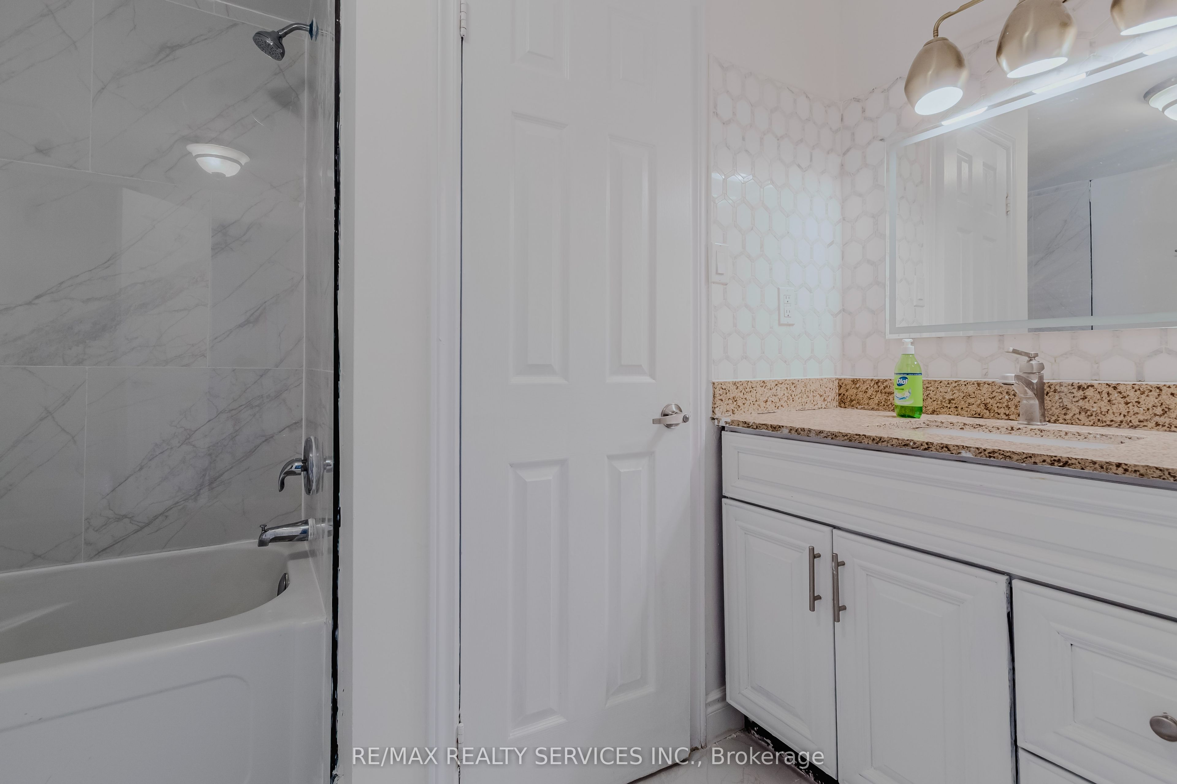 75 Royal Salisbury Way Property Photo 12