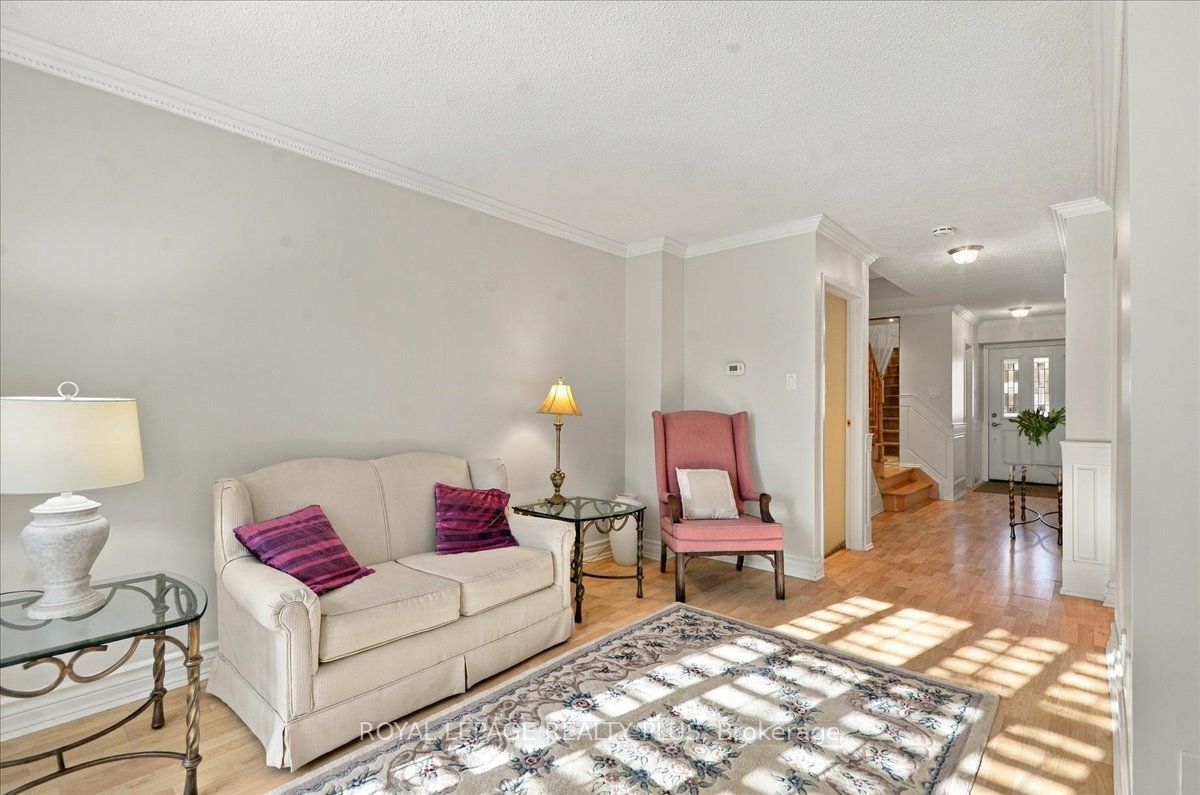 1951 Rathburn Road E 4 Property Photo 7
