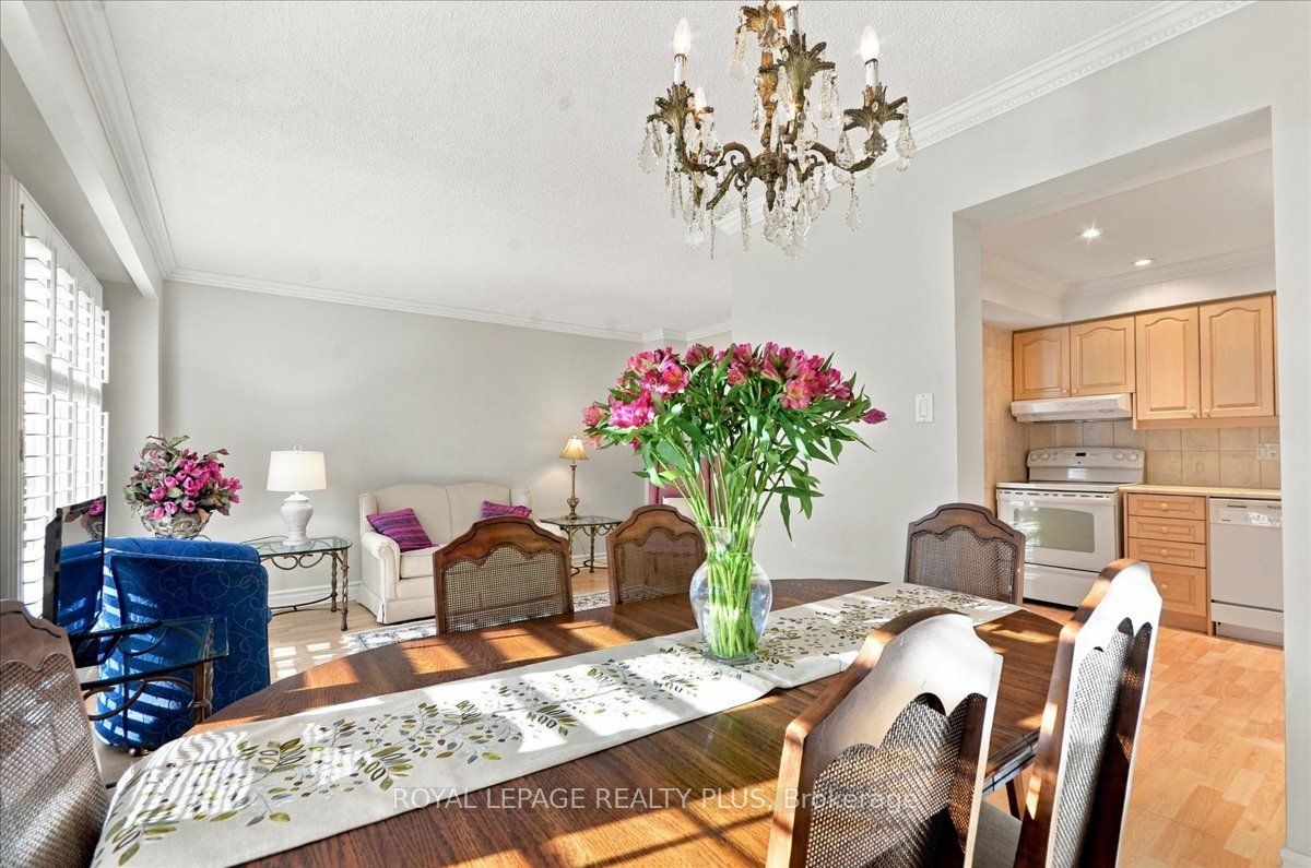1951 Rathburn Road E 4 Property Photo 10
