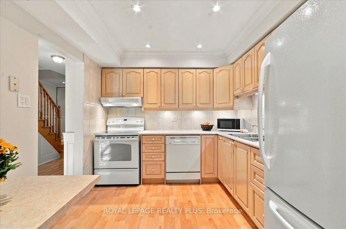 1951 Rathburn Road E 4 Property Photo 11