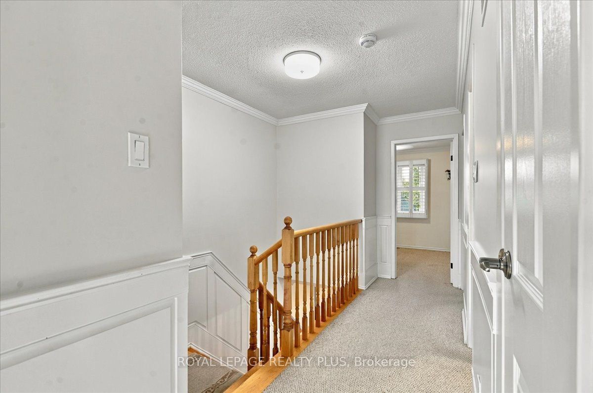 1951 Rathburn Road E 4 Property Photo 15
