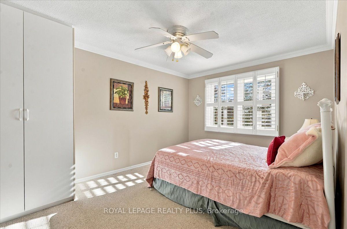 1951 Rathburn Road E 4 Property Photo 16