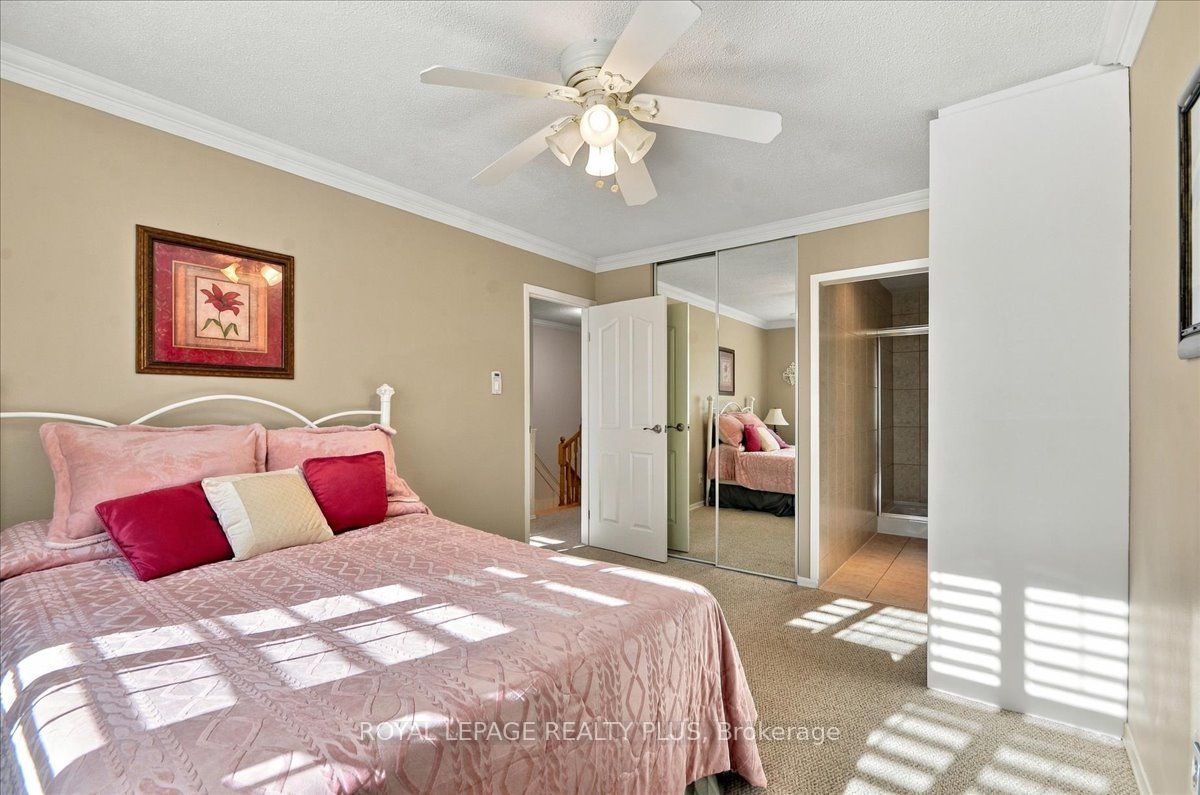 1951 Rathburn Road E 4 Property Photo 18