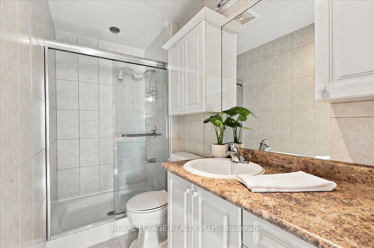 1951 Rathburn Road E 4 Property Photo 19