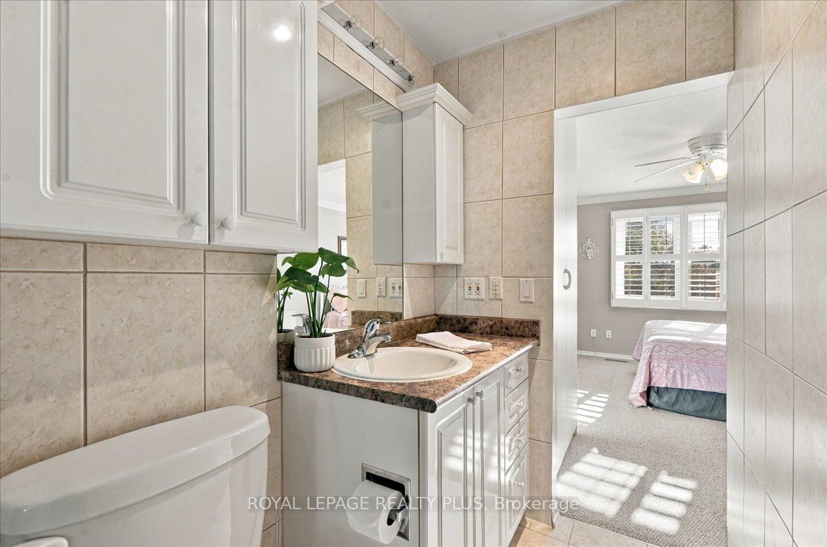 1951 Rathburn Road E 4 Property Photo 20