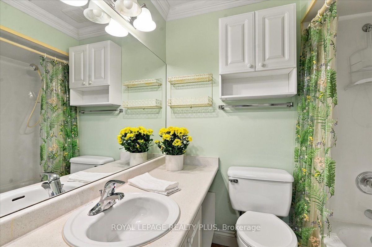 1951 Rathburn Road E 4 Property Photo 28