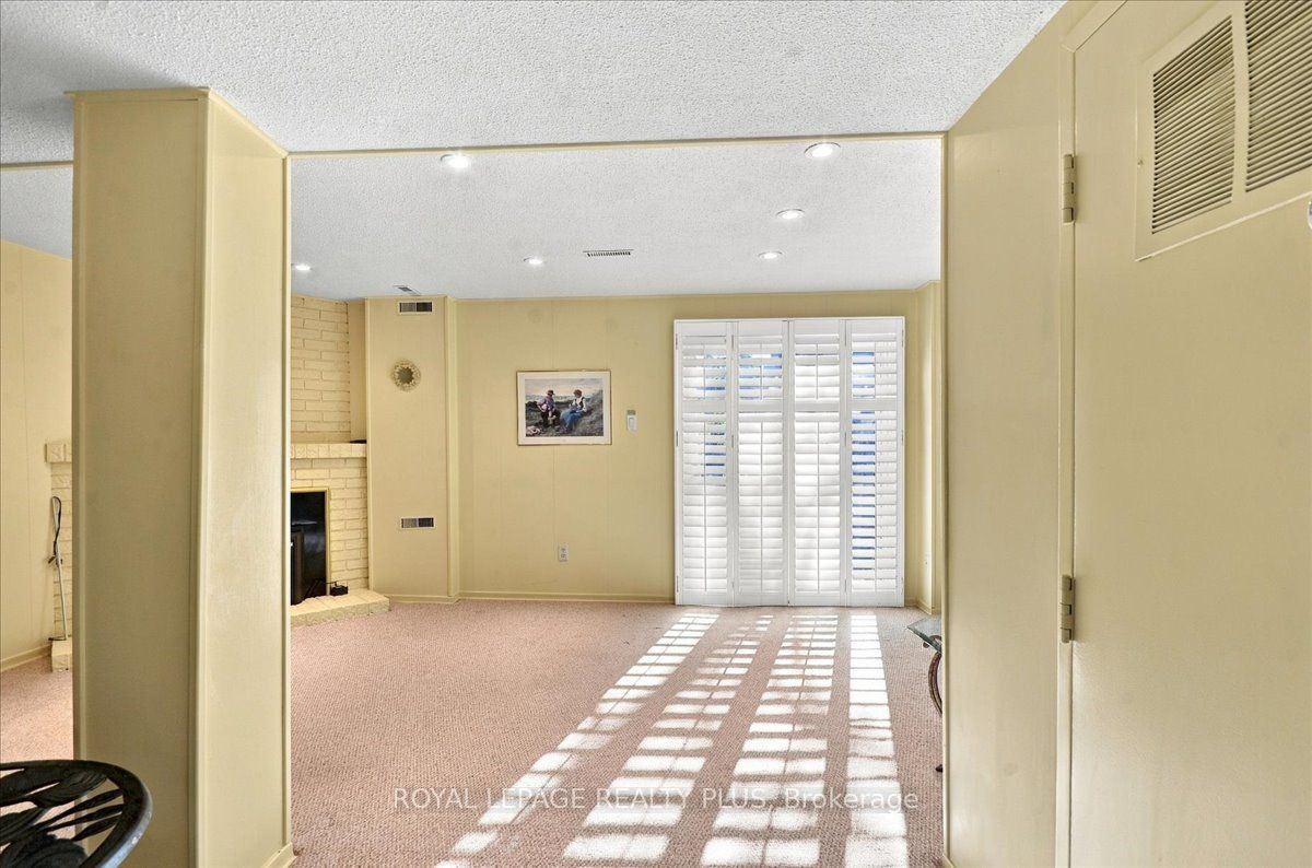 1951 Rathburn Road E 4 Property Photo 31