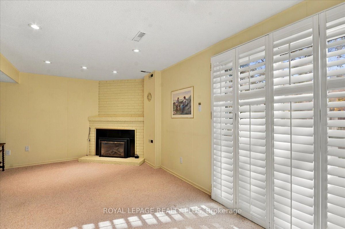 1951 Rathburn Road E 4 Property Photo 33