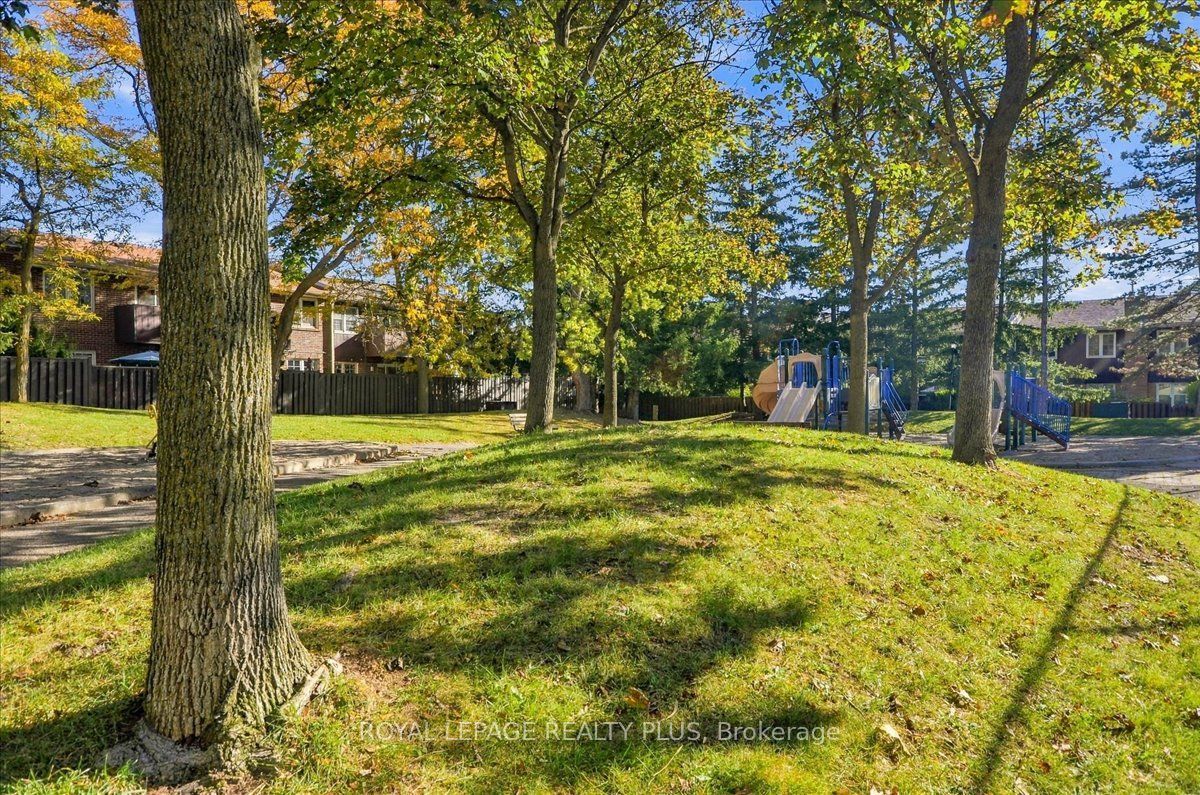 1951 Rathburn Road E 4 Property Photo 42