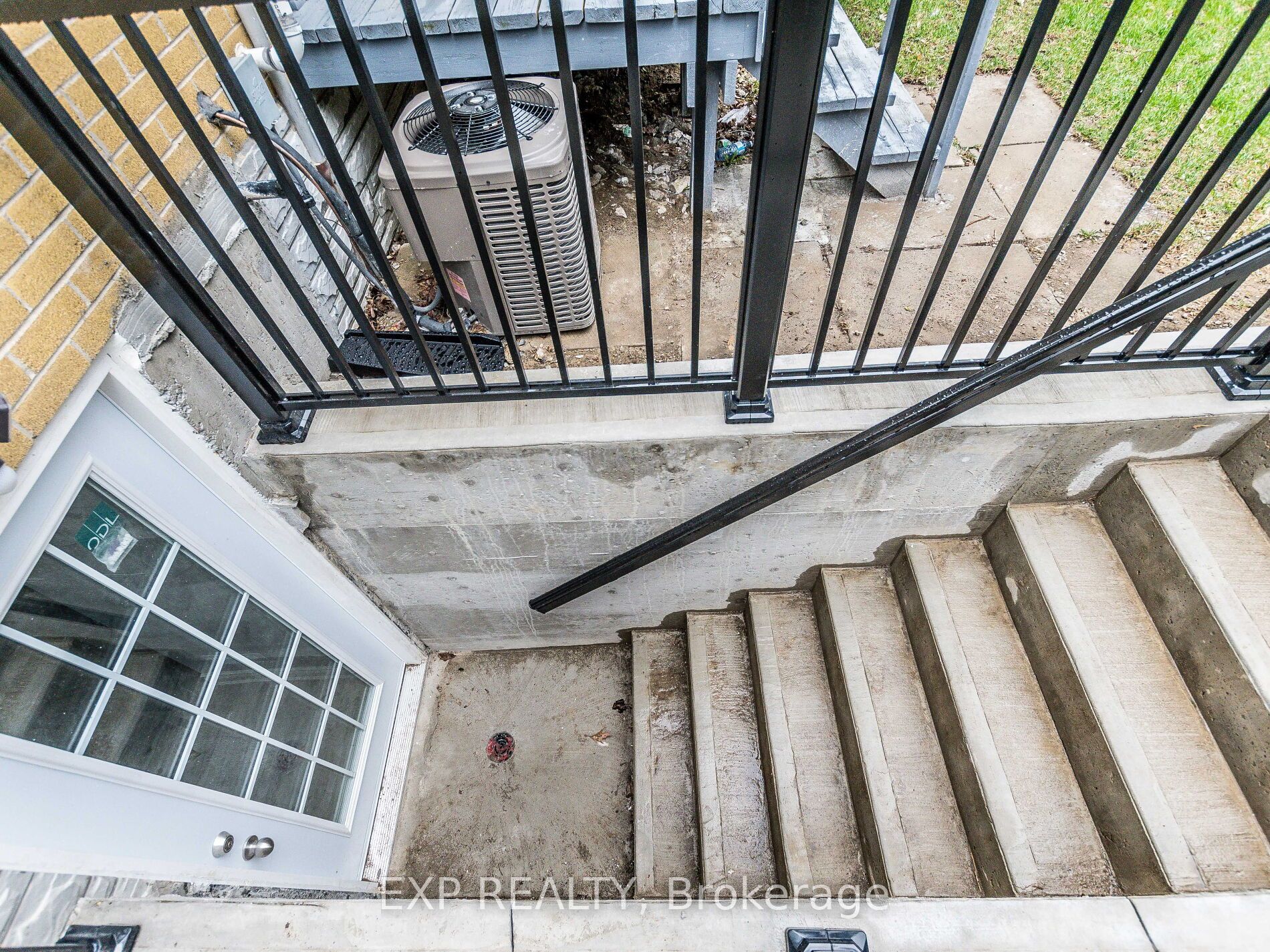 91 Corby Crescent Basement Apartment Property Photo 3