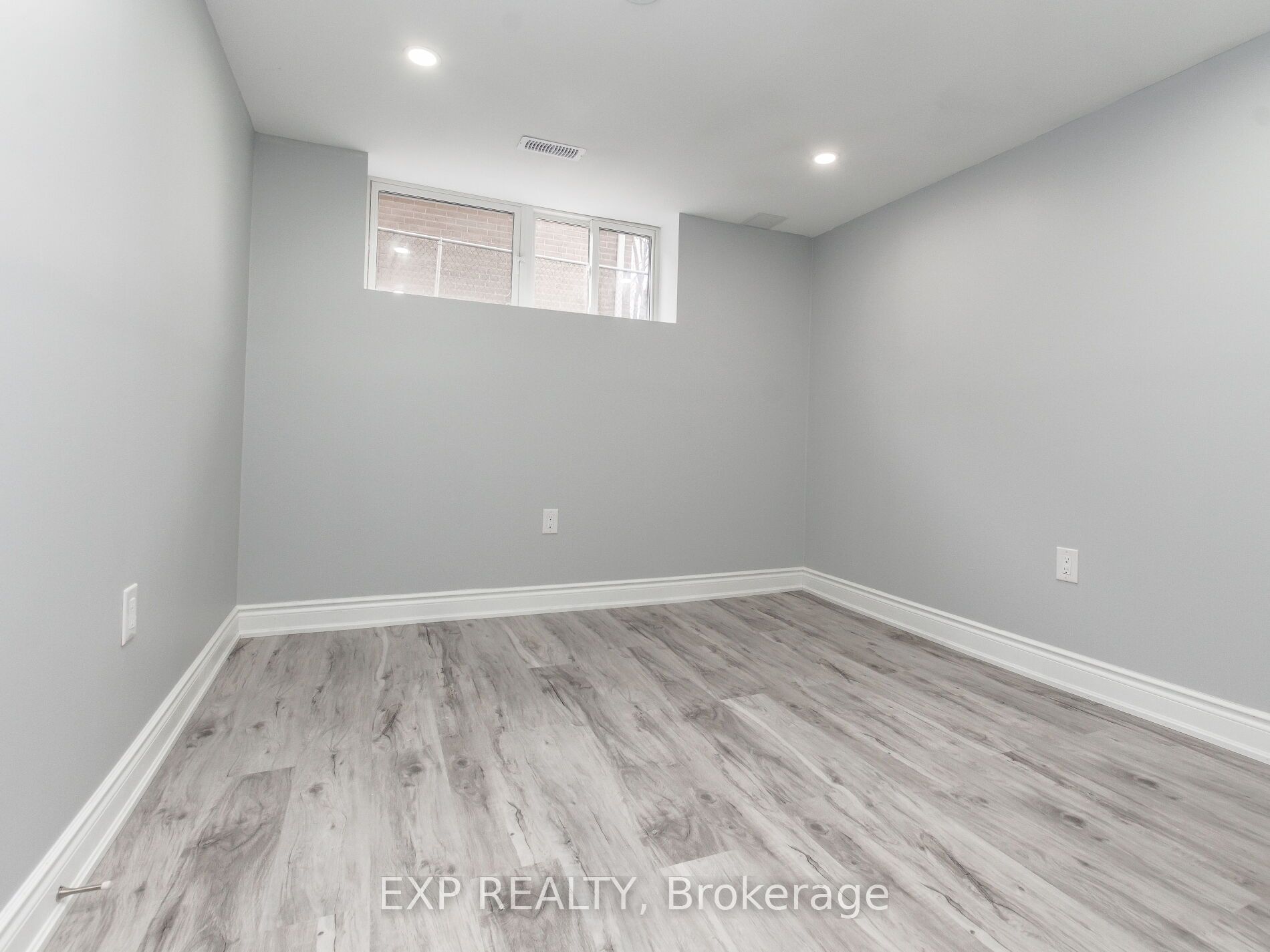 91 Corby Crescent Basement Apartment Property Photo 6