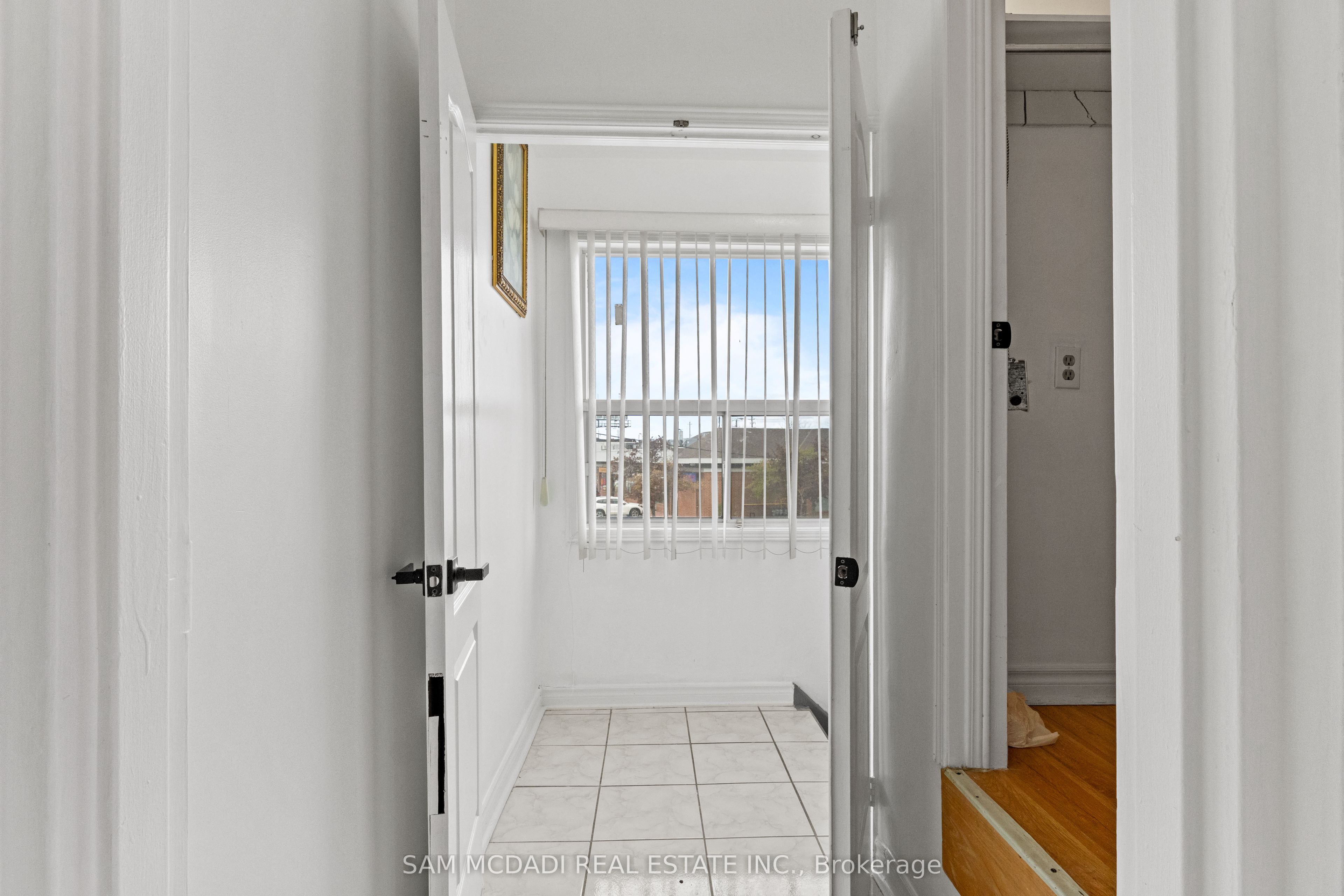 2922 Islington Avenue 3 Property Photo 2
