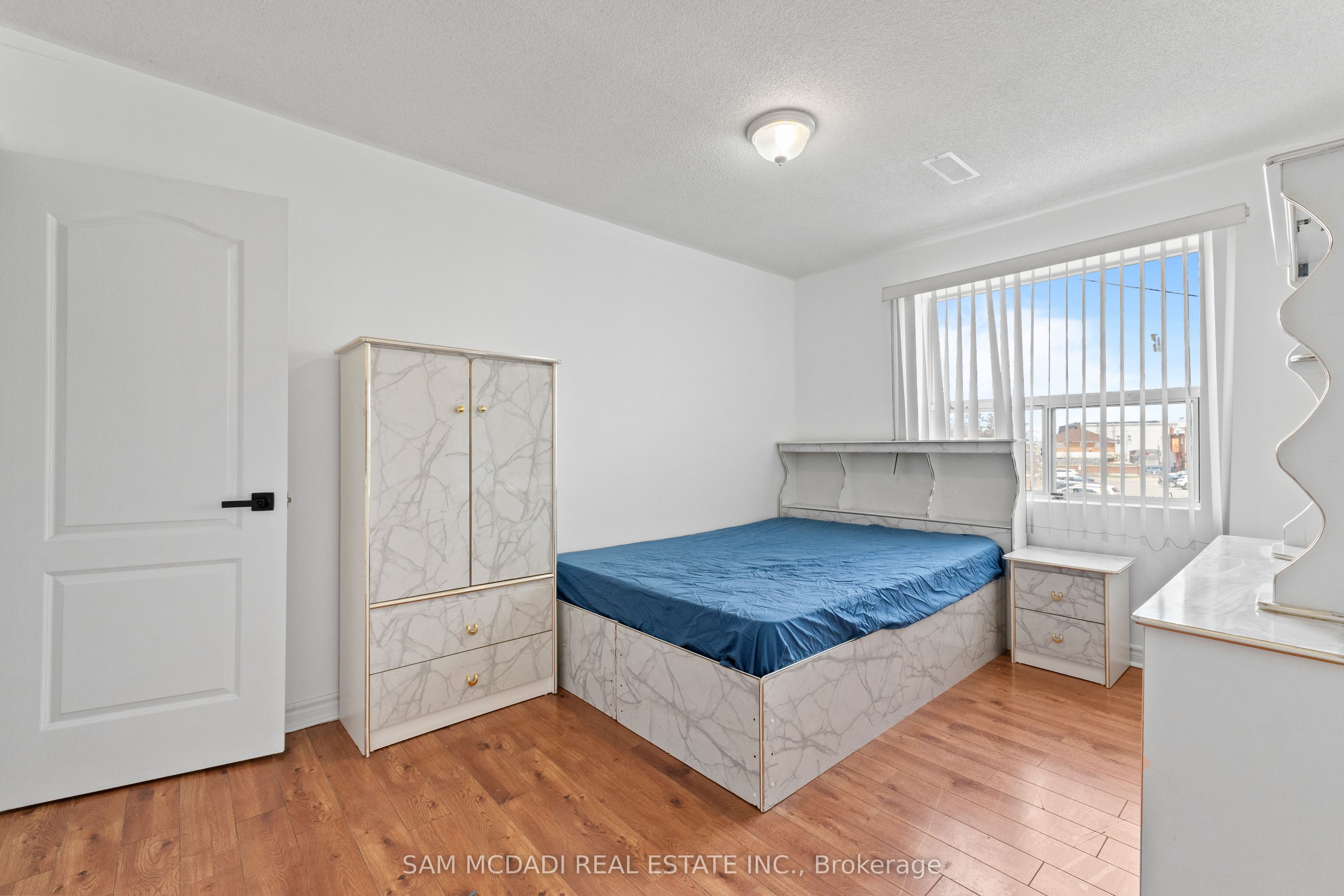 2922 Islington Avenue 3 Property Photo 13