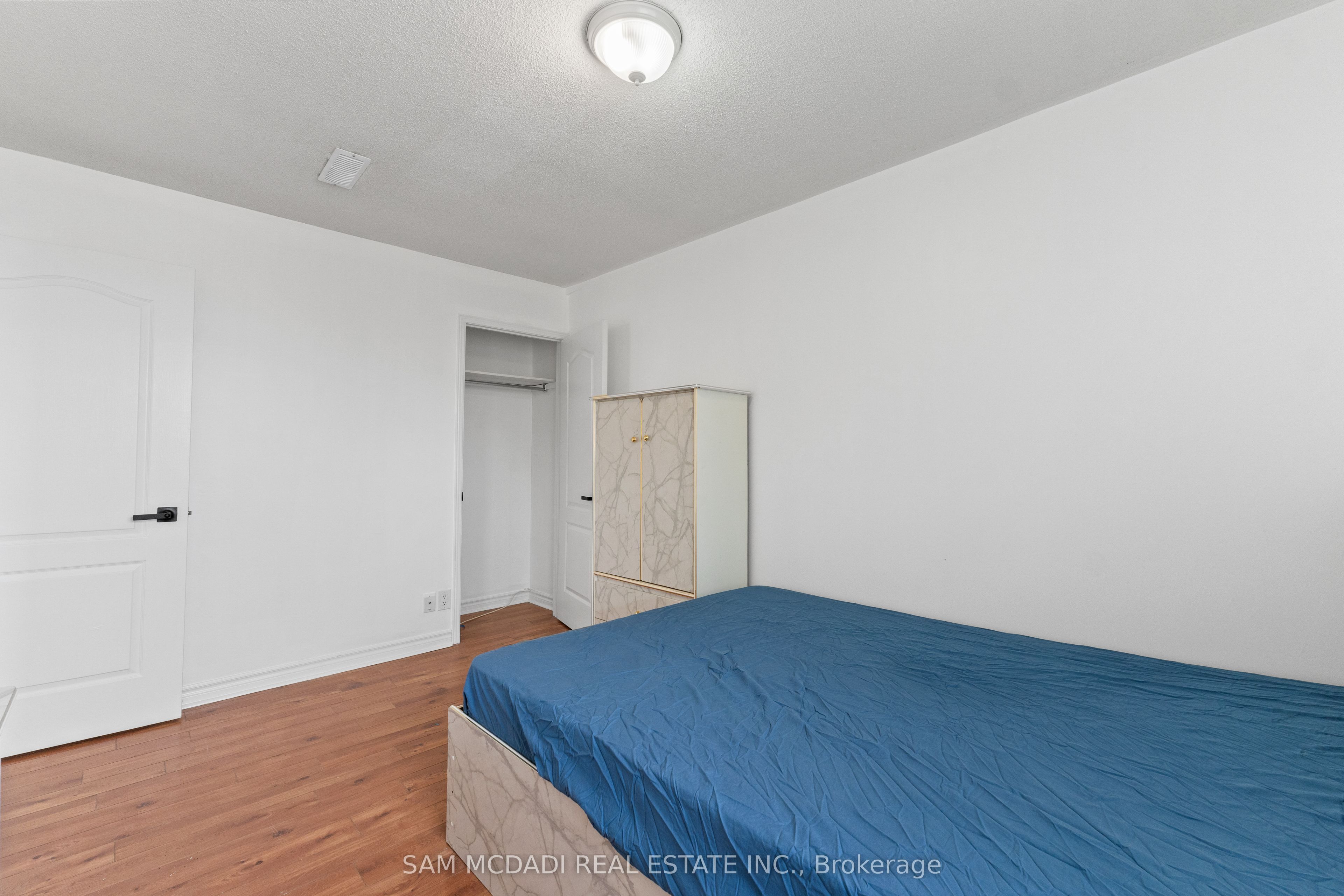 2922 Islington Avenue 3 Property Photo 14