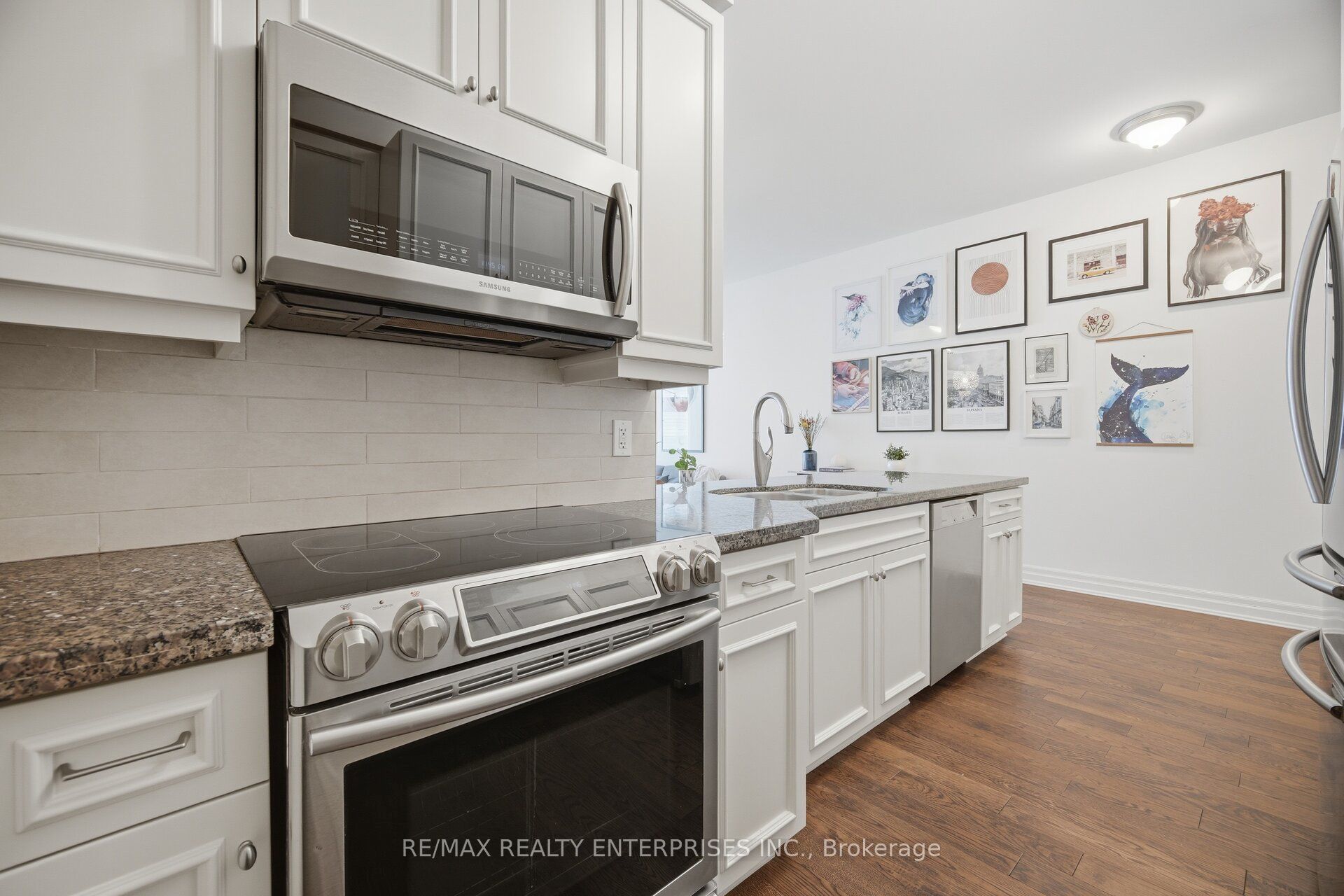 2855 Bloor Street W 103 Property Photo 5