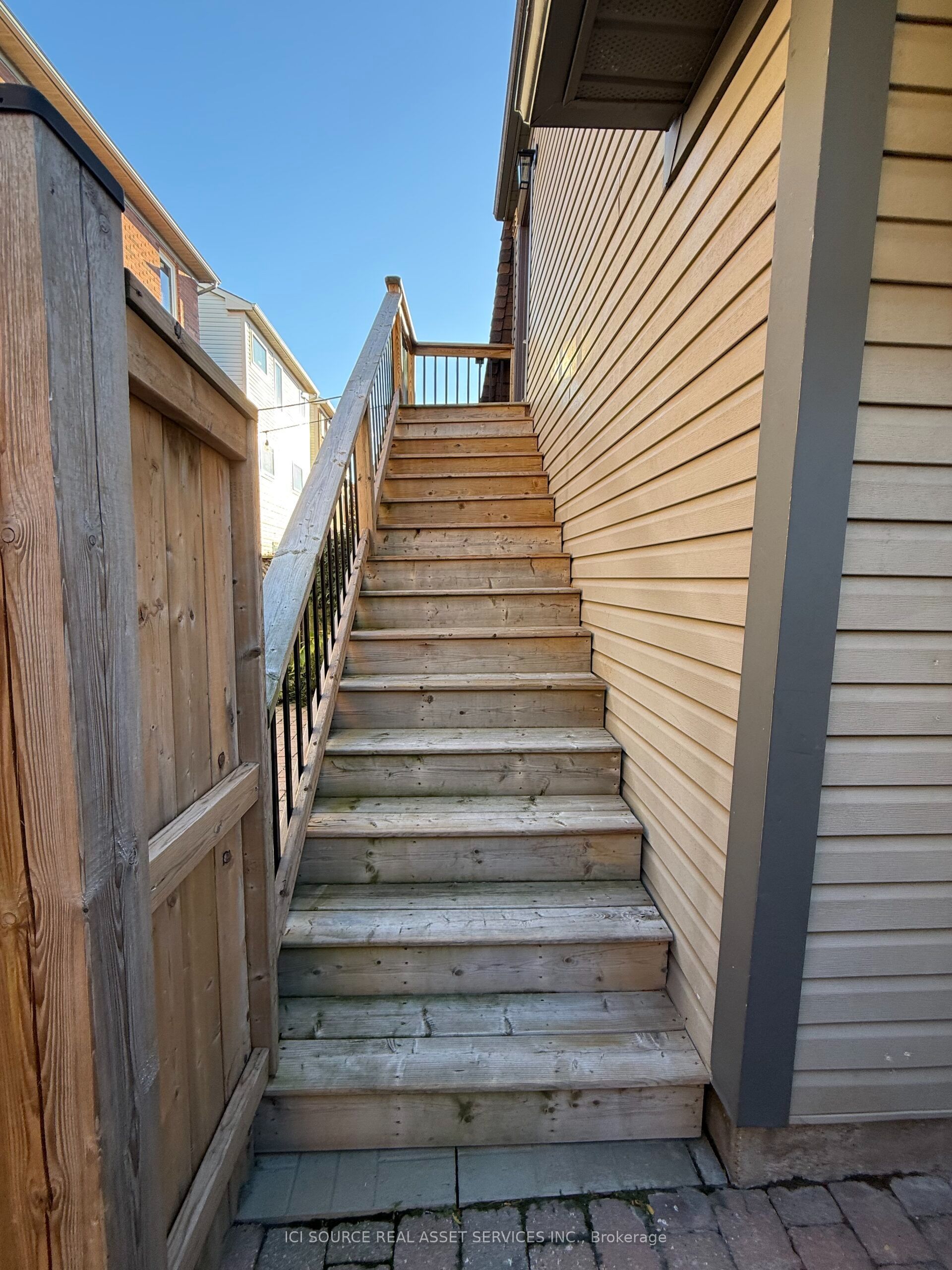 247 Roxton Road Coach House Apt Property Photo 3