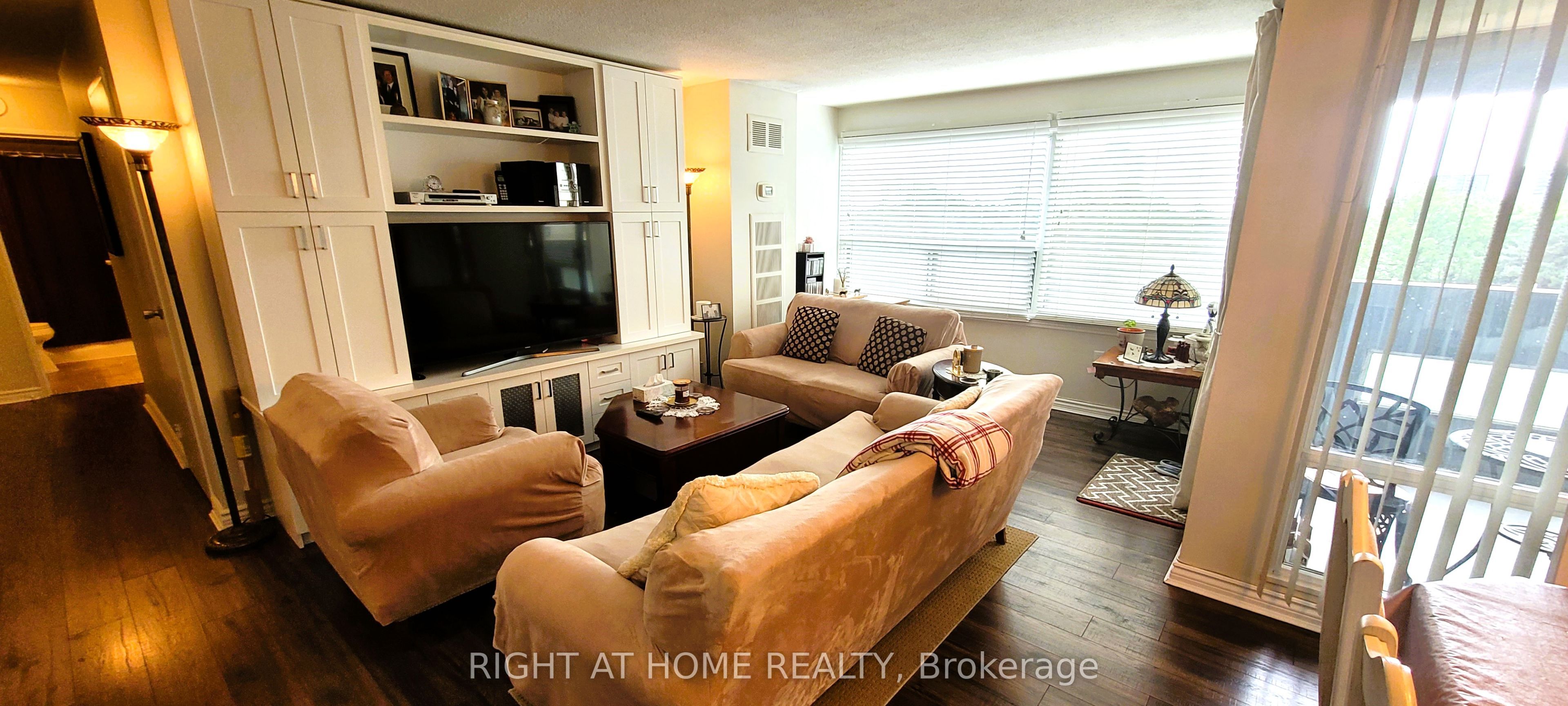 475 The West Mall 517 Property Photo 8