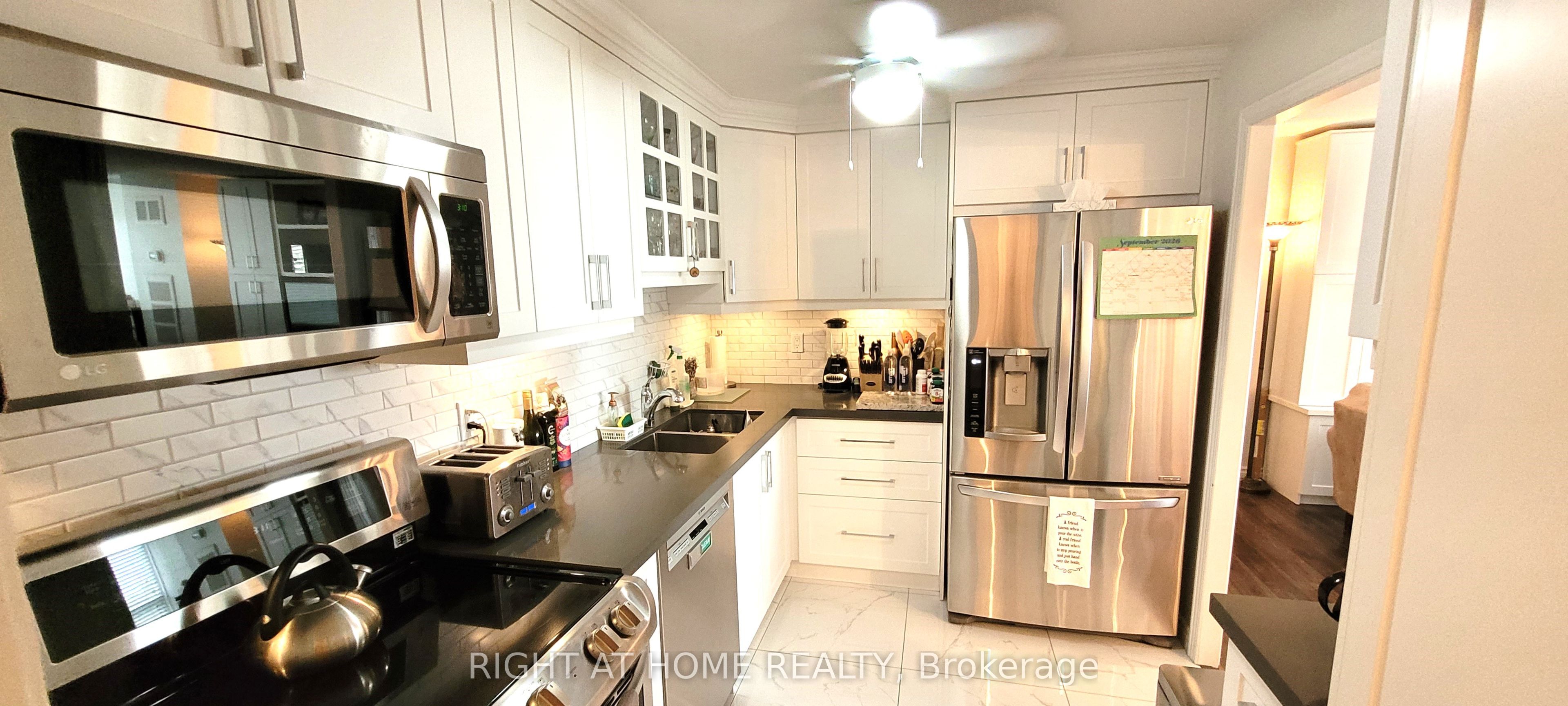 475 The West Mall 517 Property Photo 12