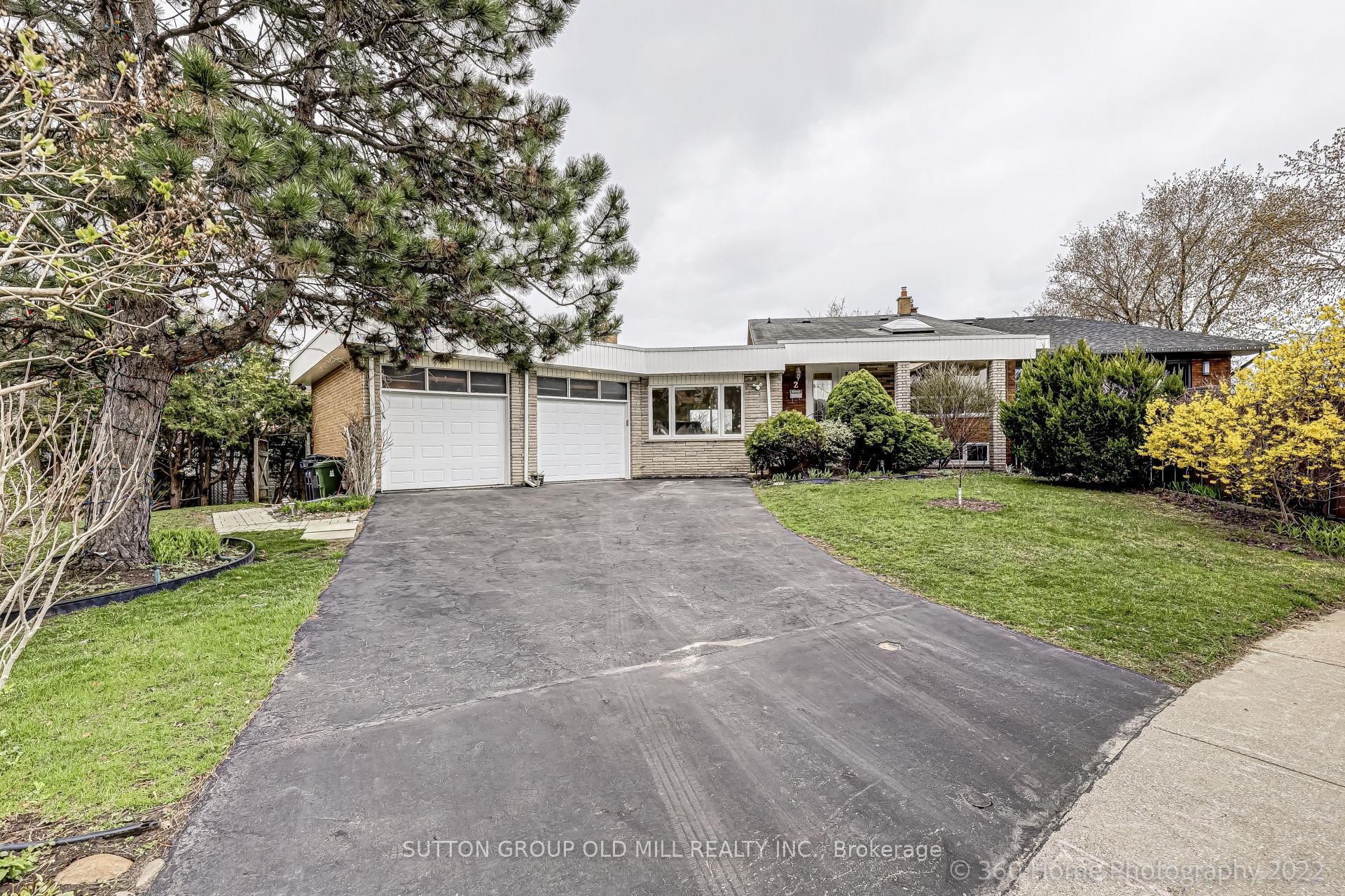 2 Leita Court Property Photo 1