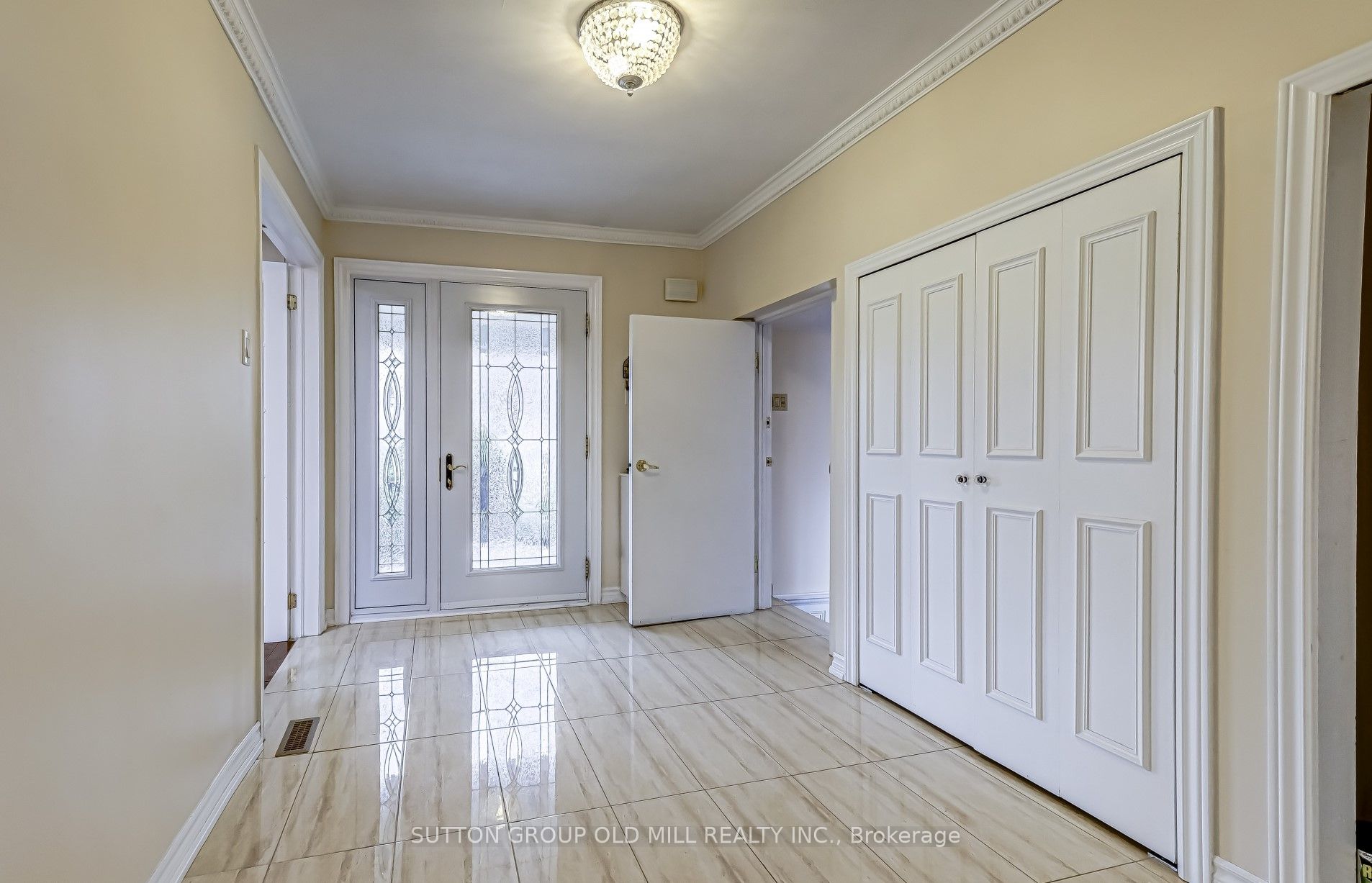 2 Leita Court Property Photo 3