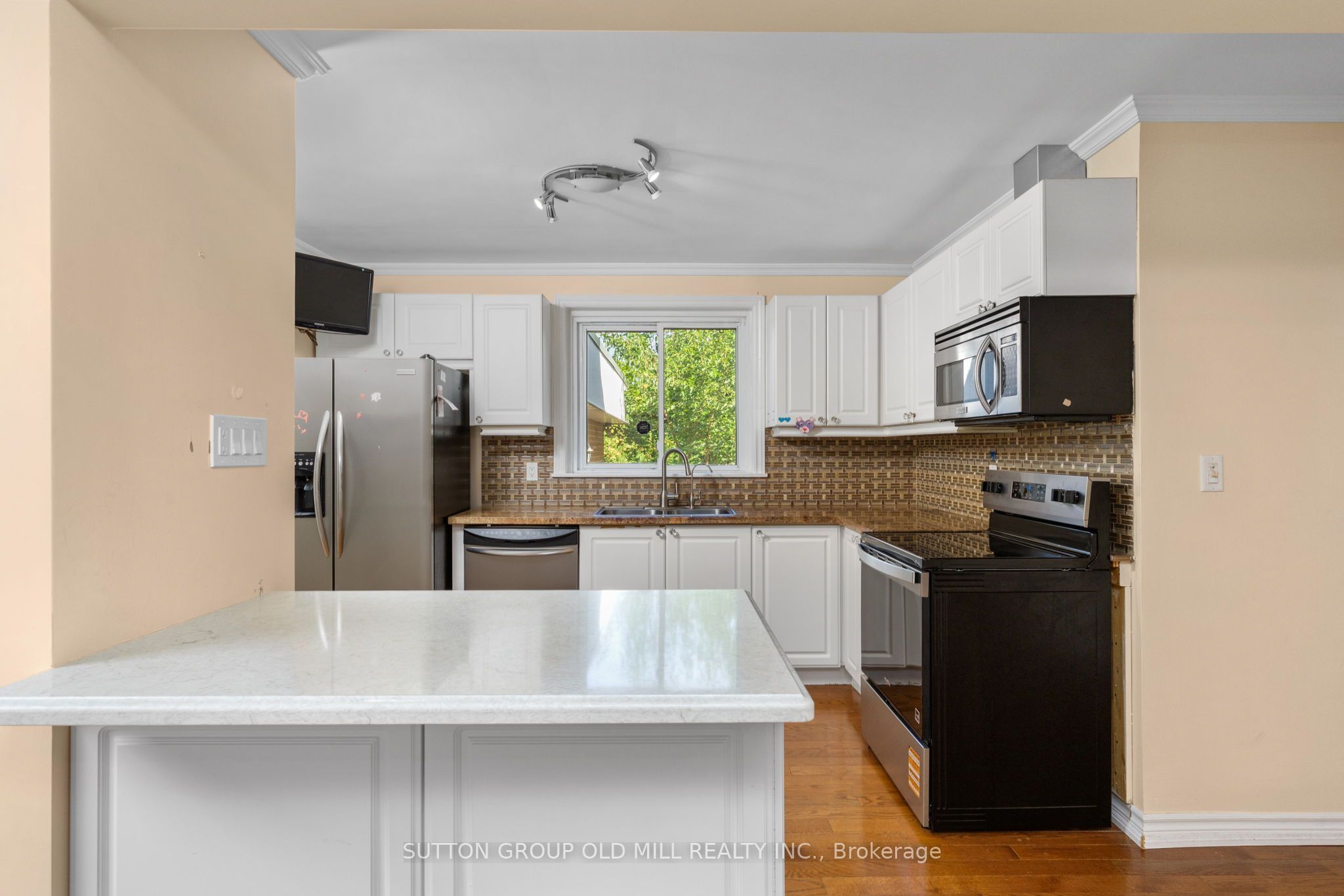 2 Leita Court Property Photo 8