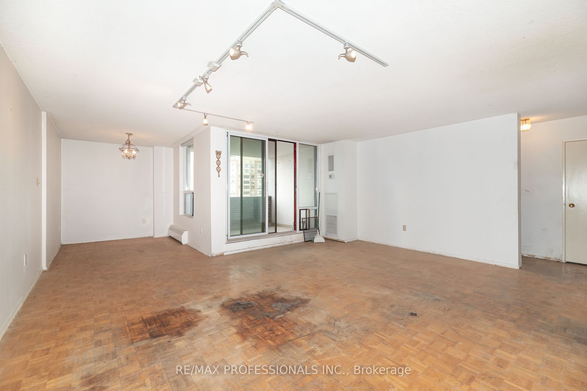 1515 Lakeshore Road 708 Property Photo 4