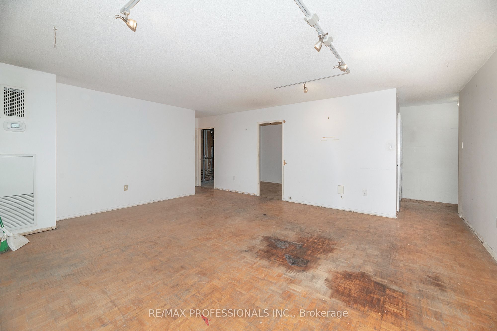 1515 Lakeshore Road 708 Property Photo 6