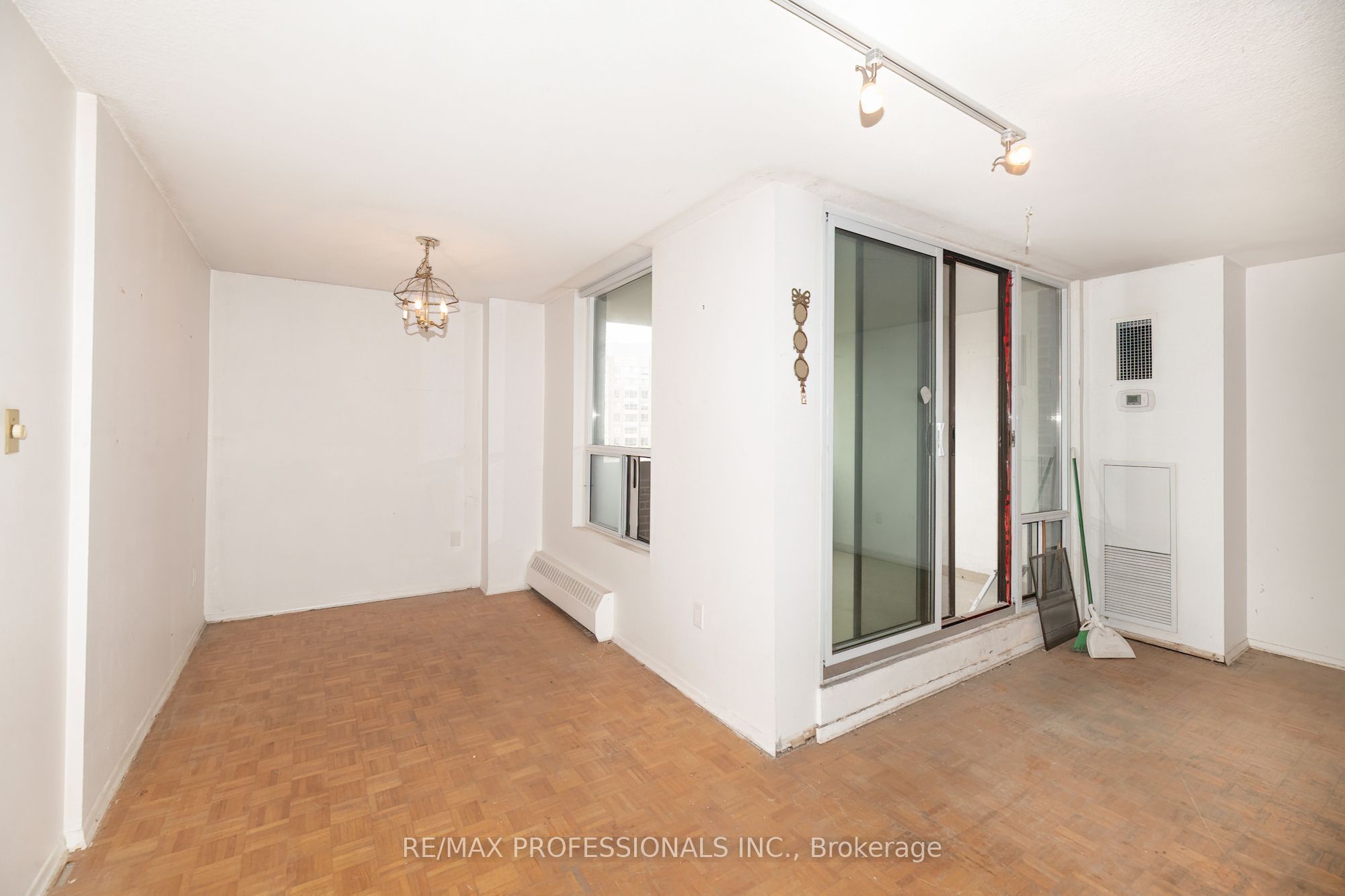 1515 Lakeshore Road 708 Property Photo 8