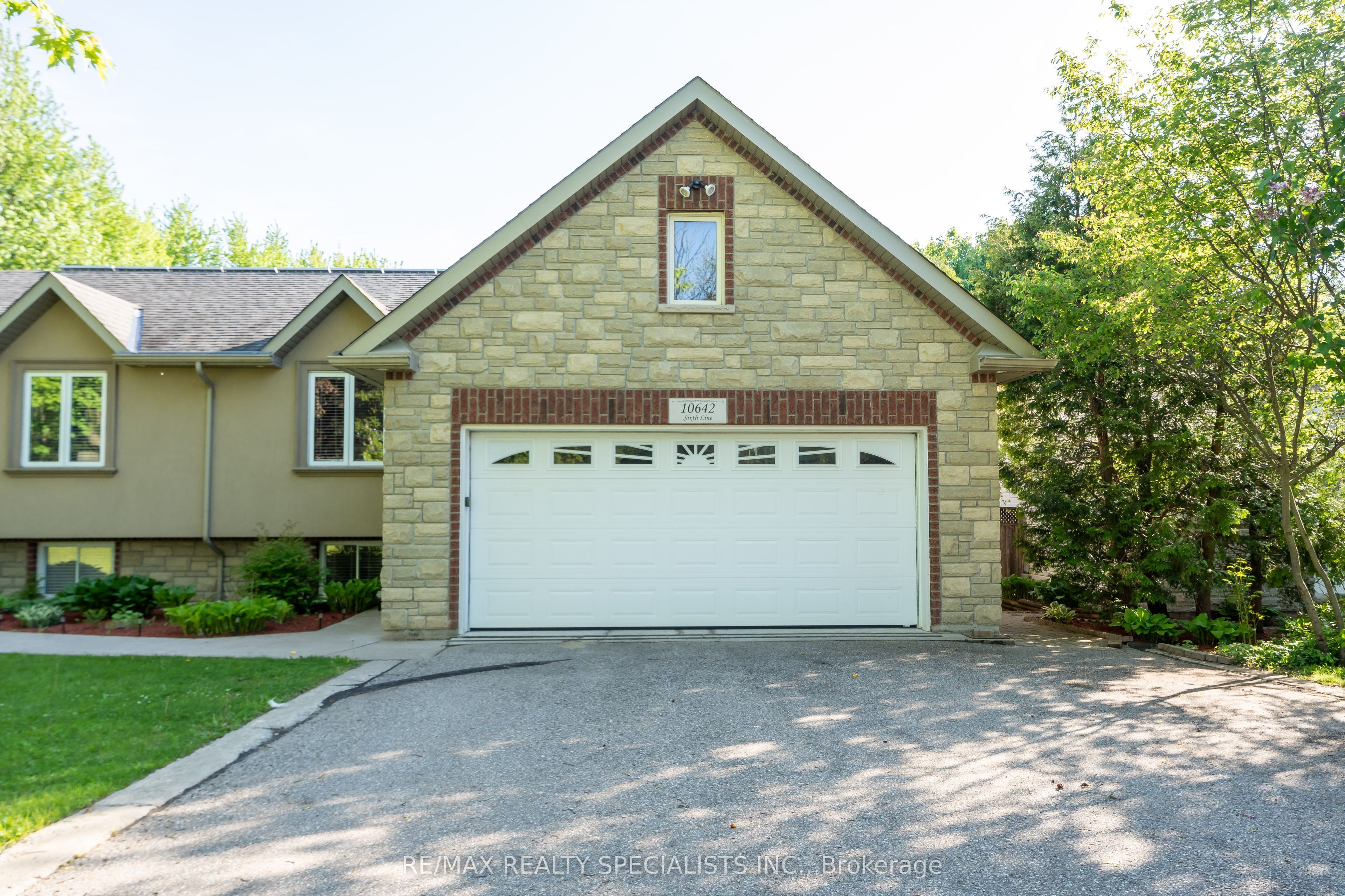 10642 Sixth Line Property Photo 5