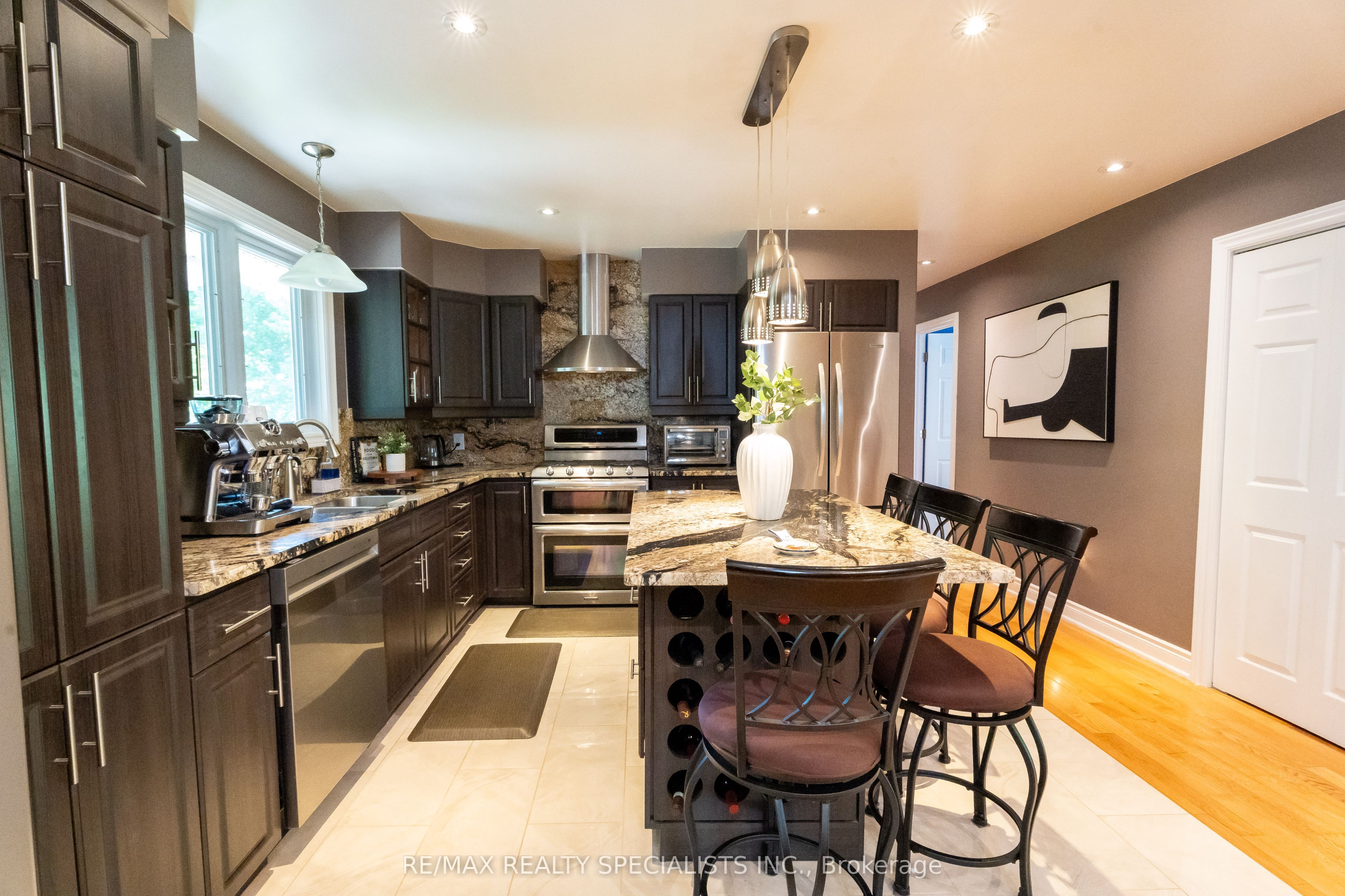 10642 Sixth Line Property Photo 8
