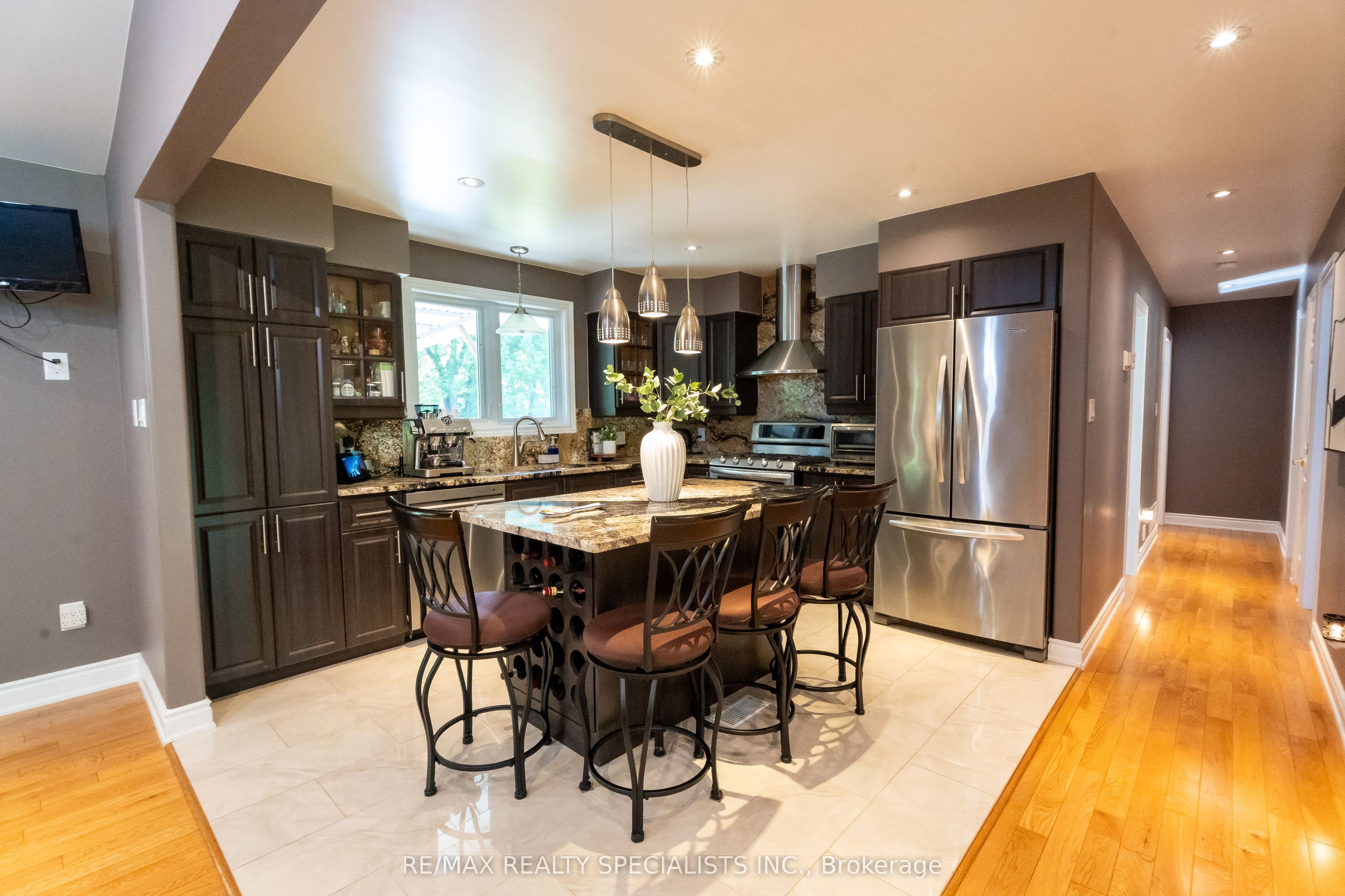 10642 Sixth Line Property Photo 9