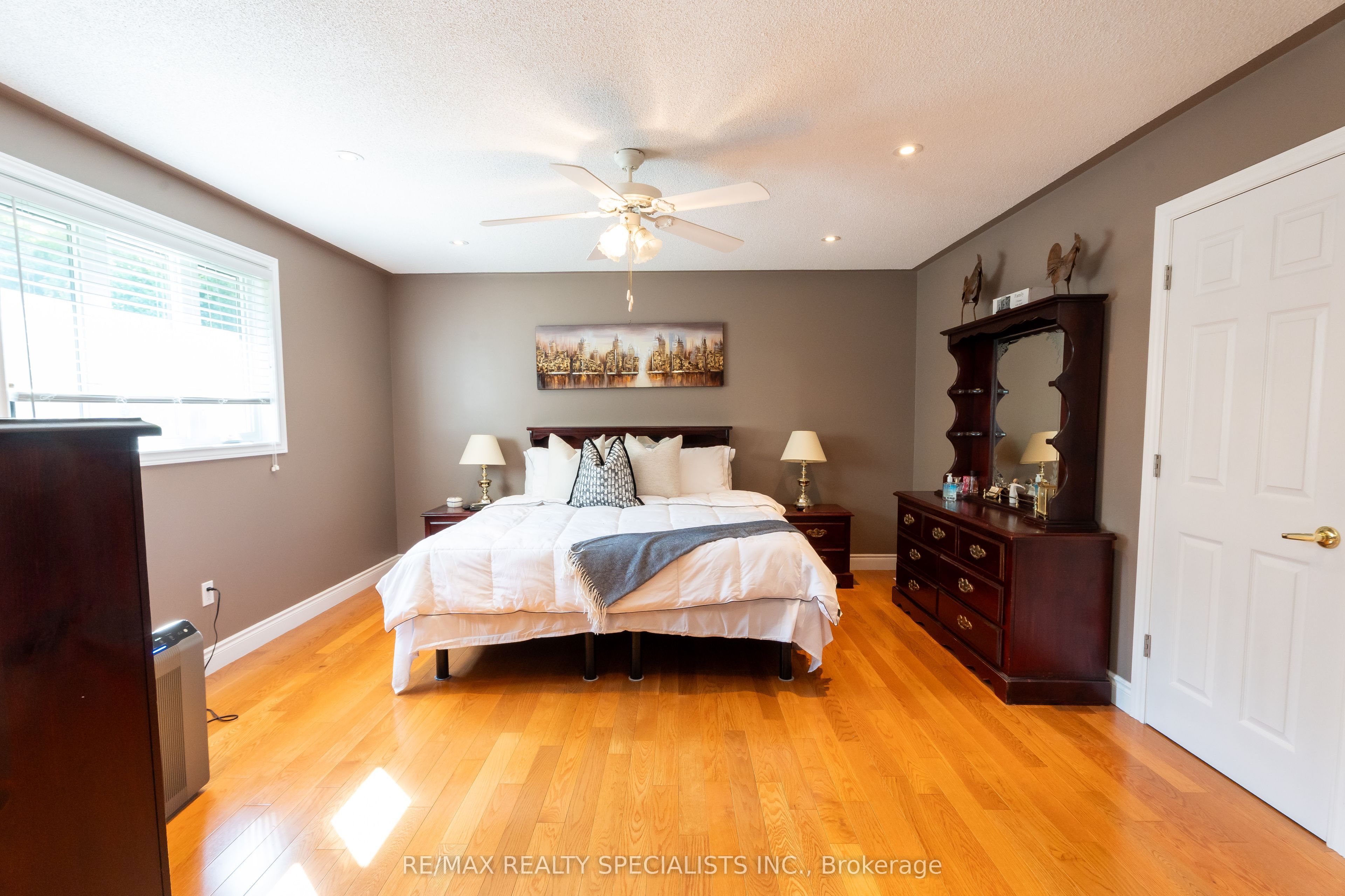 10642 Sixth Line Property Photo 10