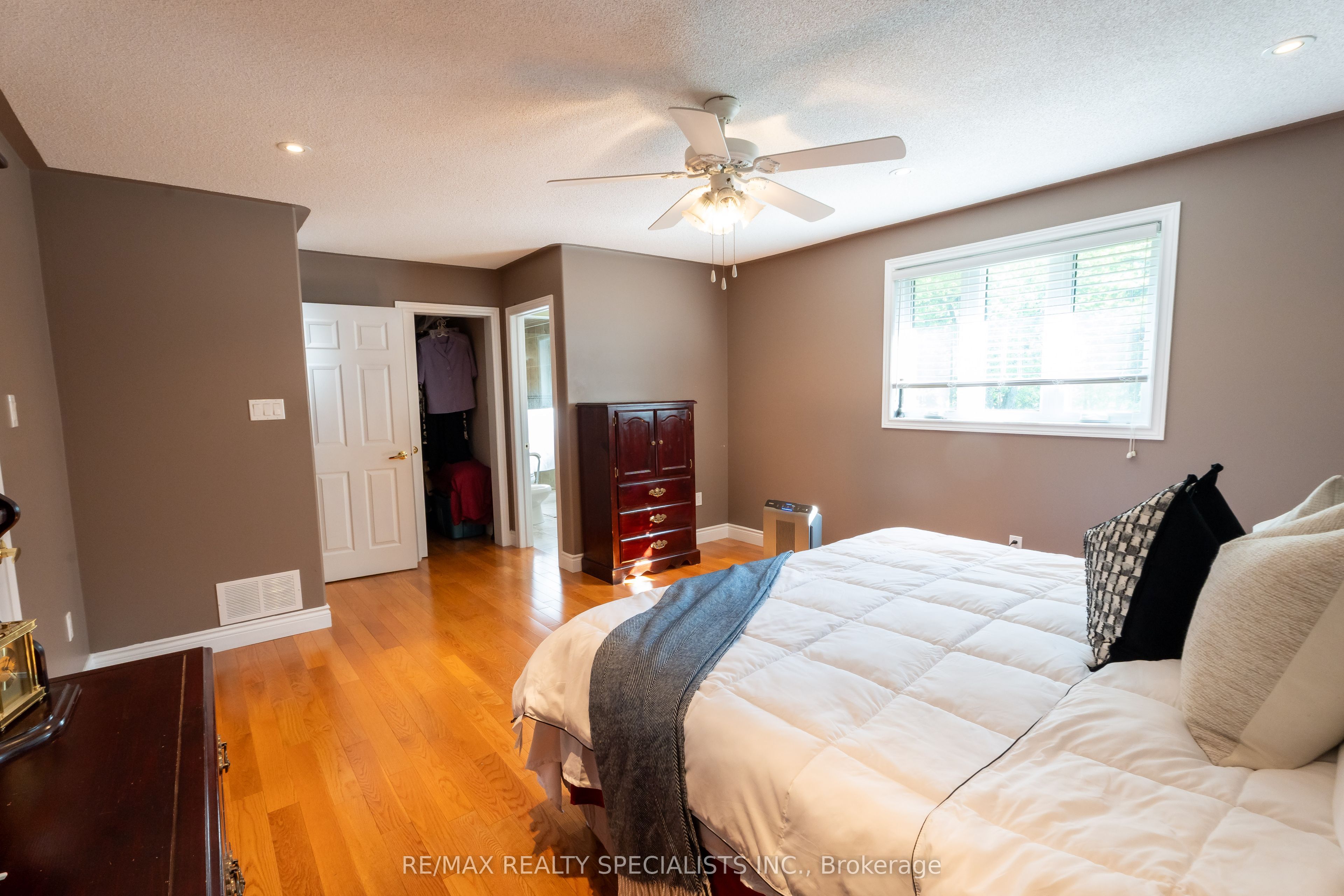 10642 Sixth Line Property Photo 12