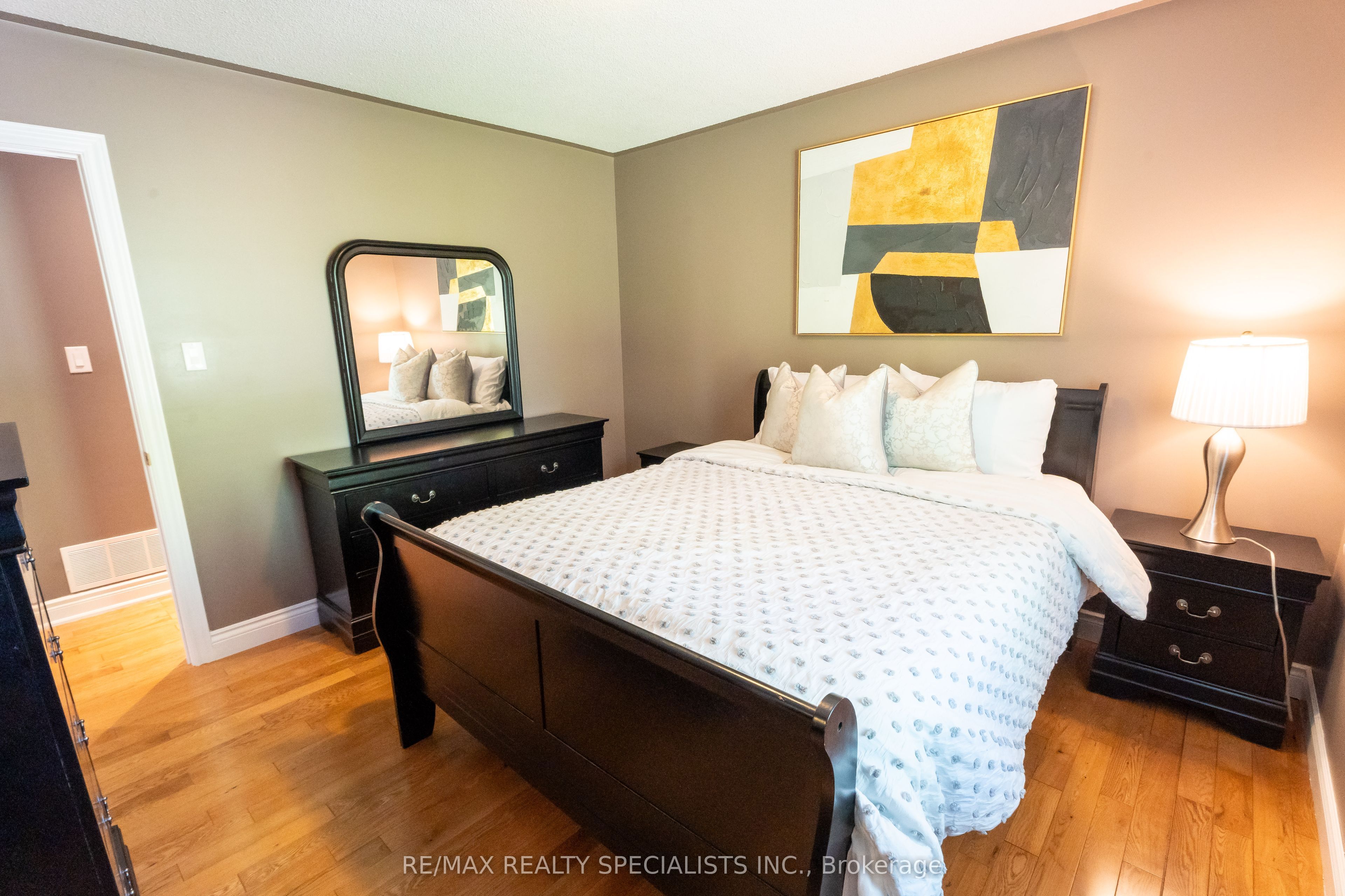 10642 Sixth Line Property Photo 14