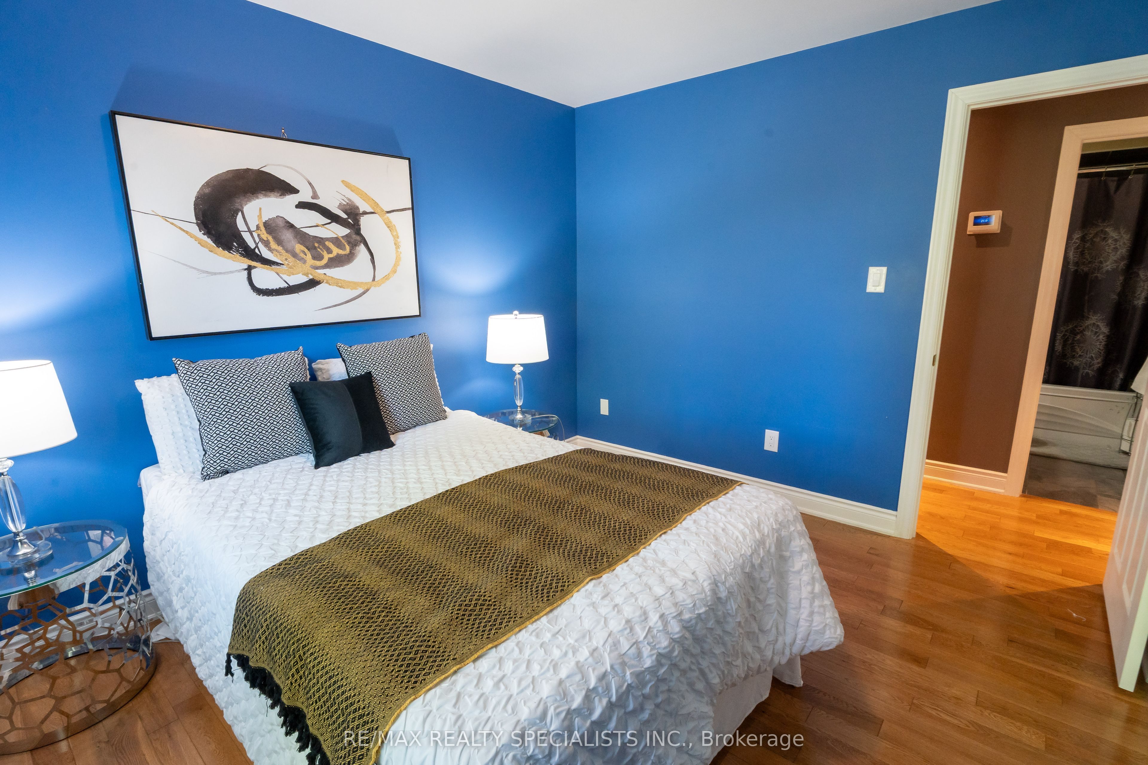 10642 Sixth Line Property Photo 16
