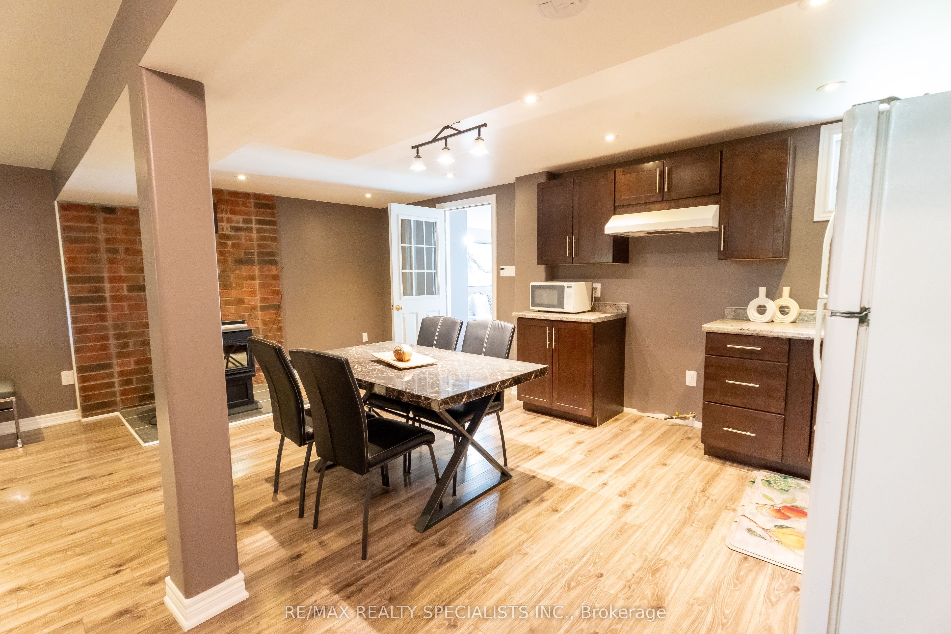 10642 Sixth Line Property Photo 21