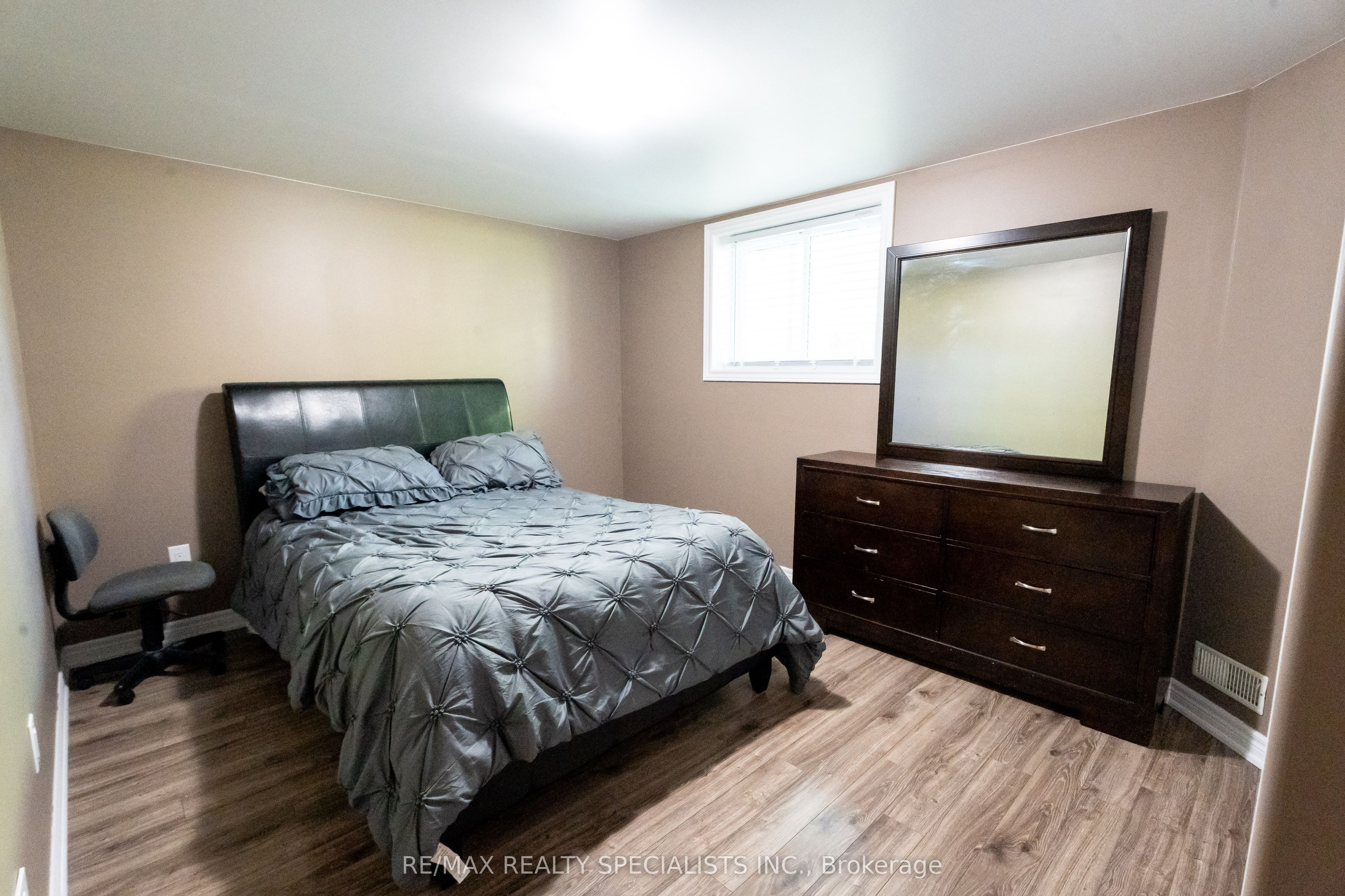 10642 Sixth Line Property Photo 23