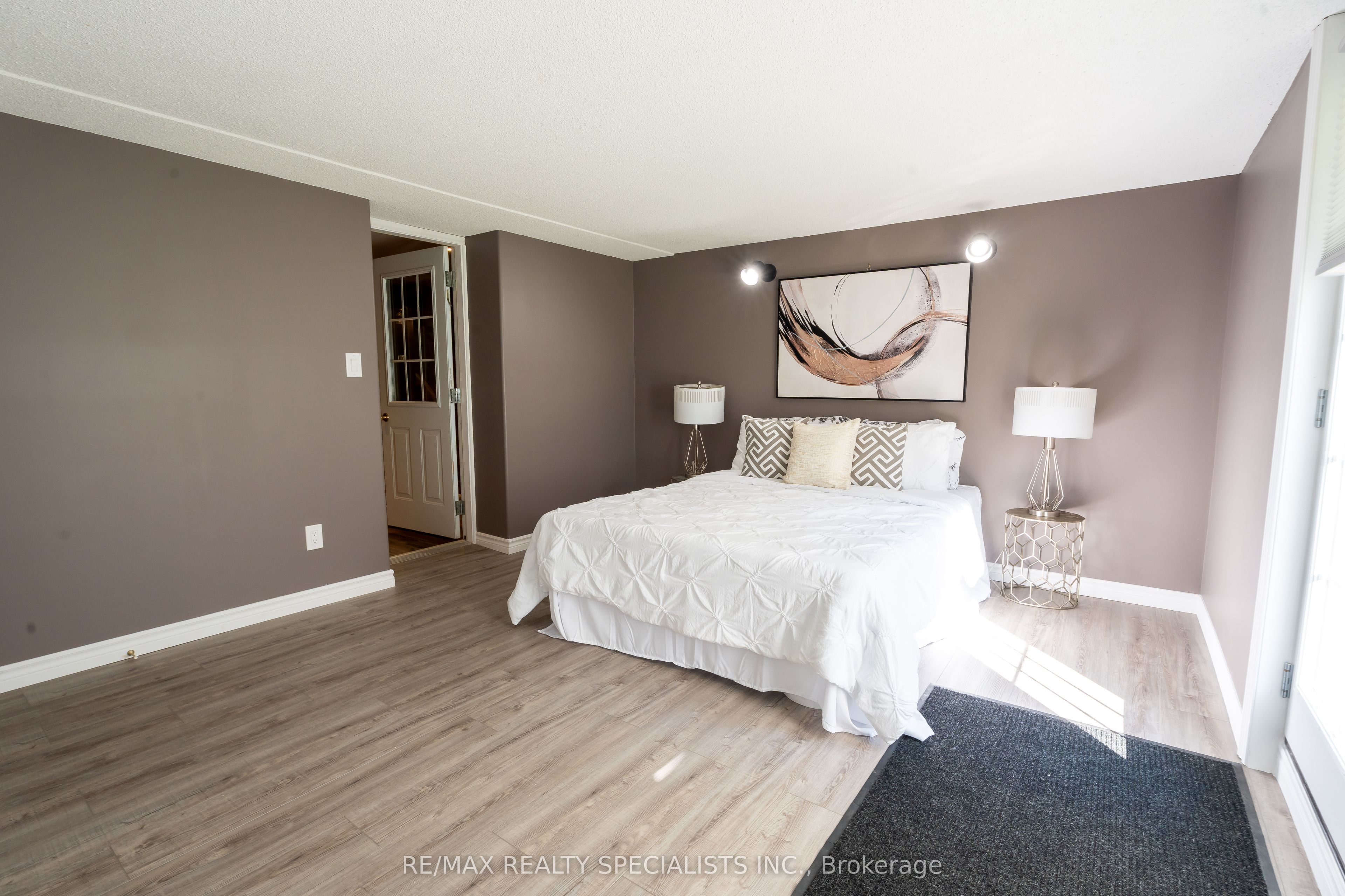 10642 Sixth Line Property Photo 24