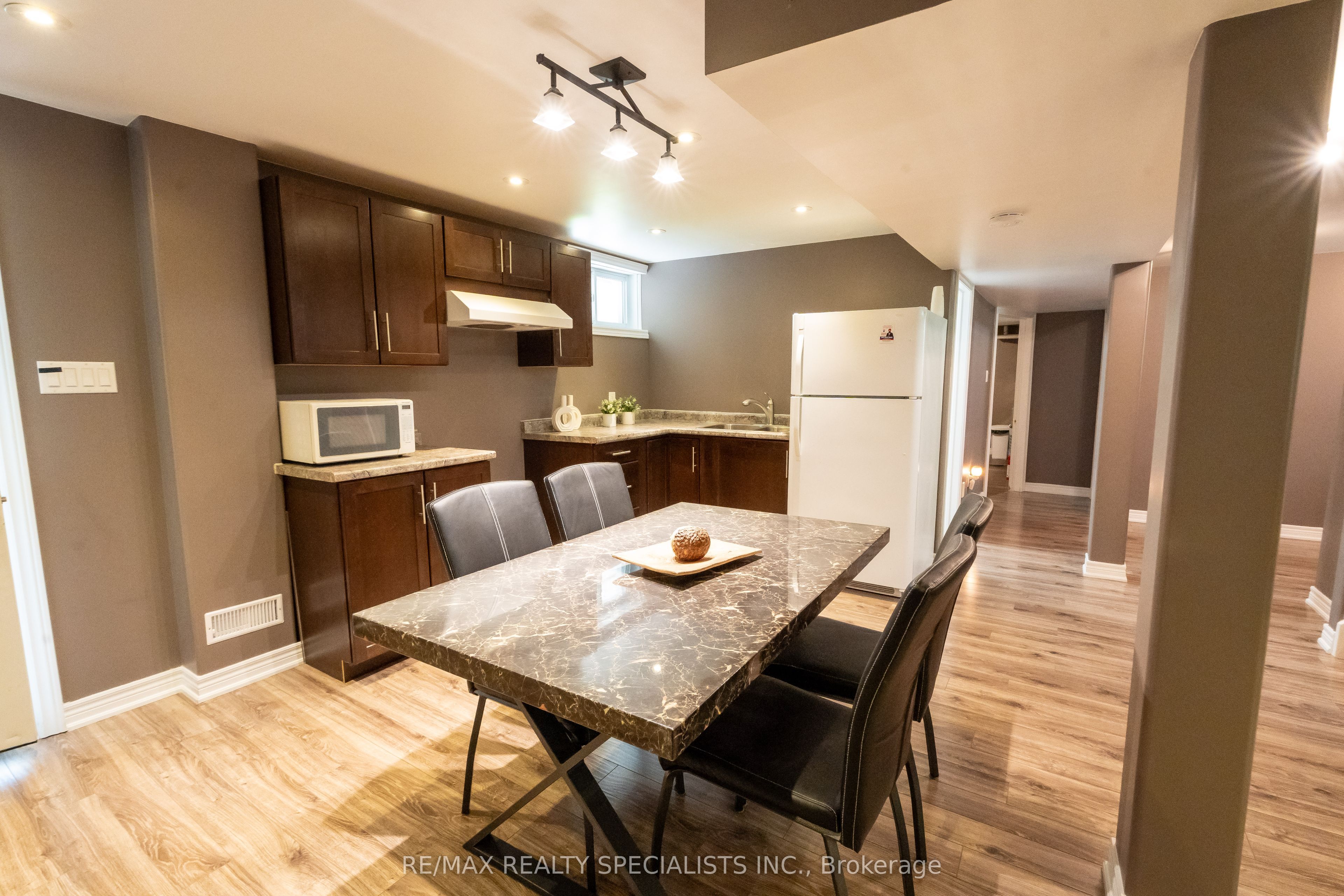 10642 Sixth Line Property Photo 27