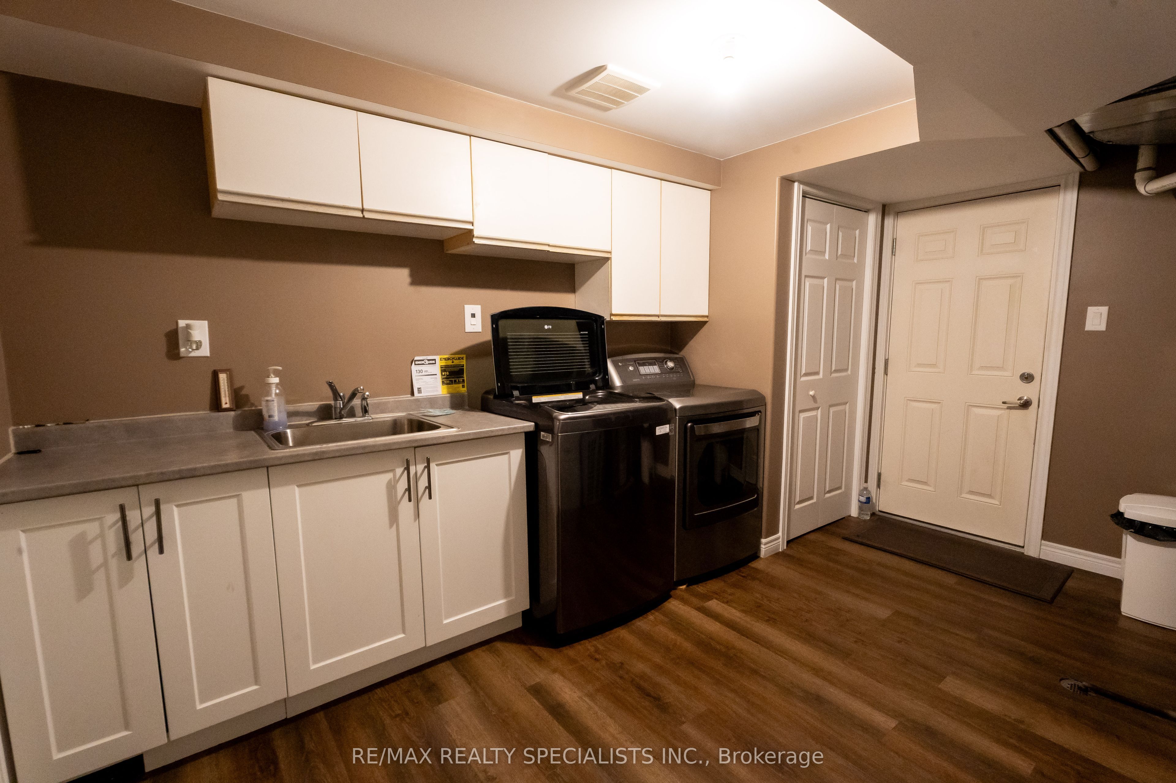 10642 Sixth Line Property Photo 28