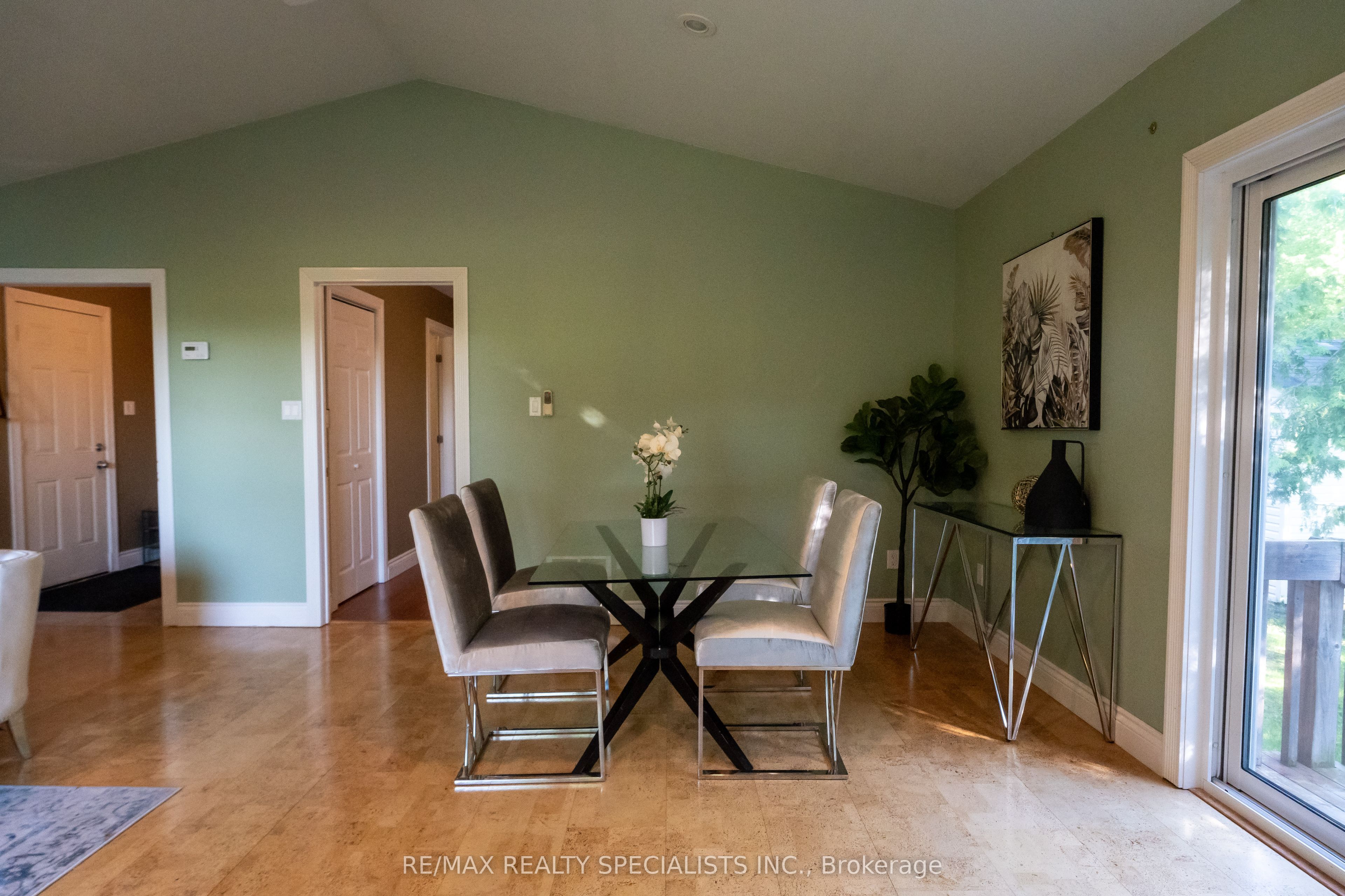 10642 Sixth Line Property Photo 32