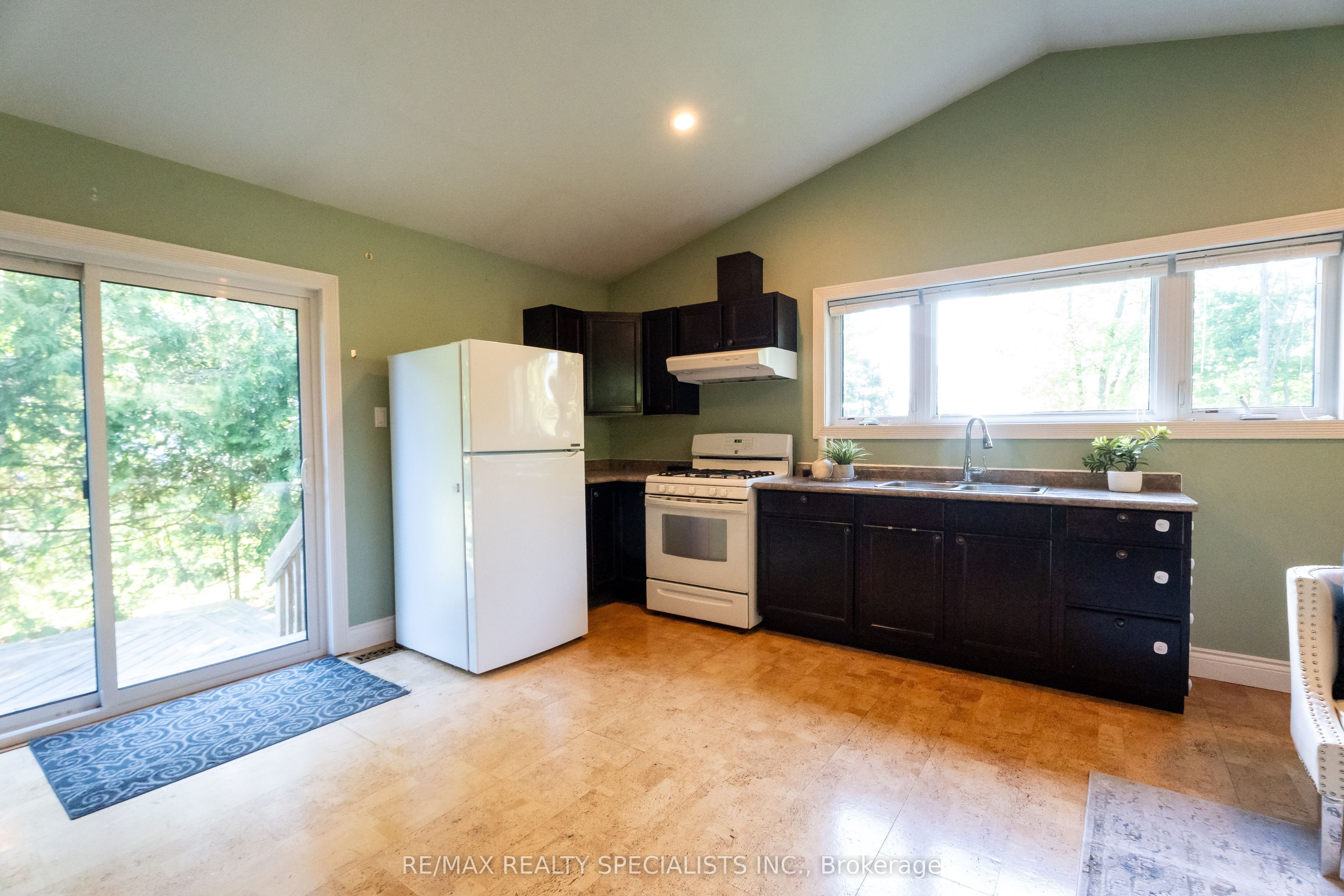 10642 Sixth Line Property Photo 33