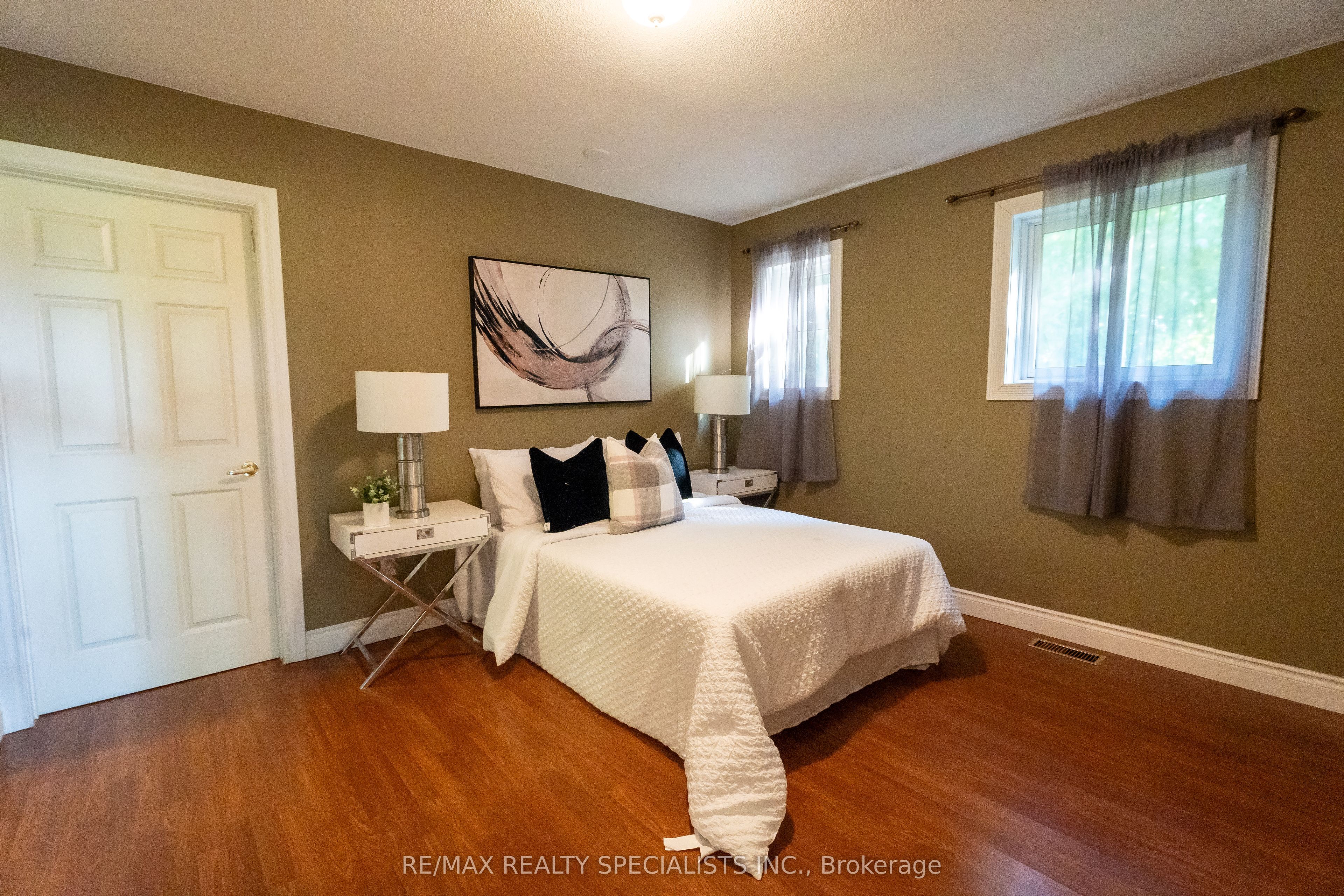 10642 Sixth Line Property Photo 34