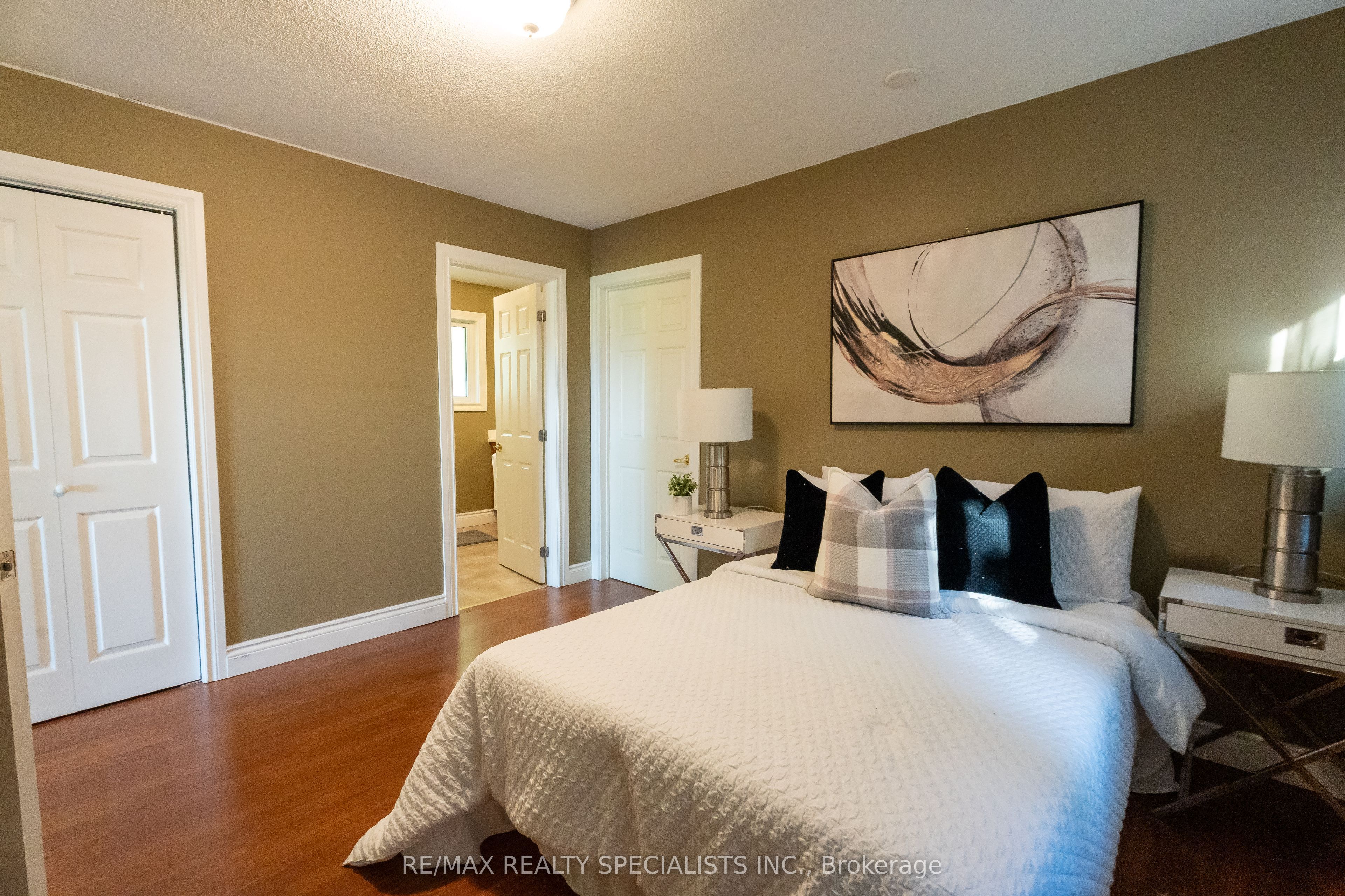 10642 Sixth Line Property Photo 35